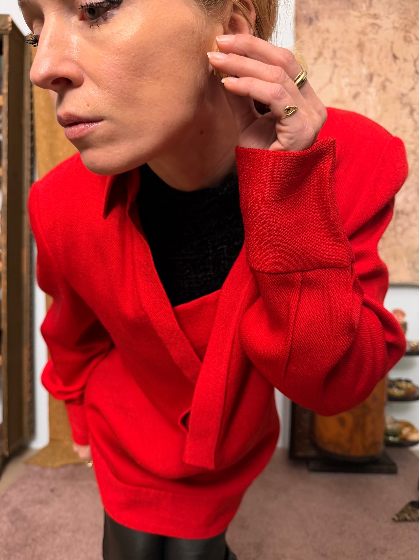 Blusa sartoriale con scollo a V e colletto anni 70