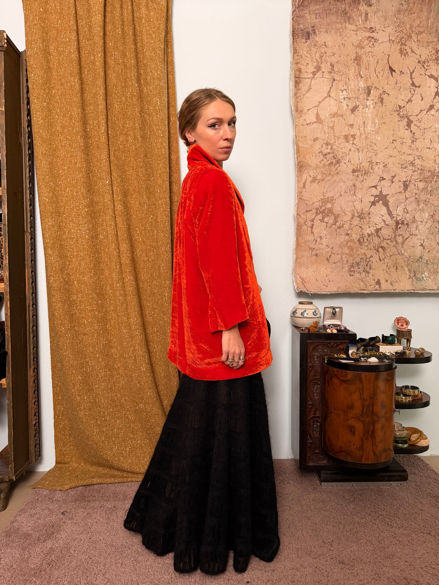 Blusa sartoriale in velluto di seta arancio-rossastro anni 70