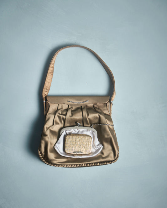 Borsa anni 40 in raso di seta oro con pochette e porta cipria con cipria