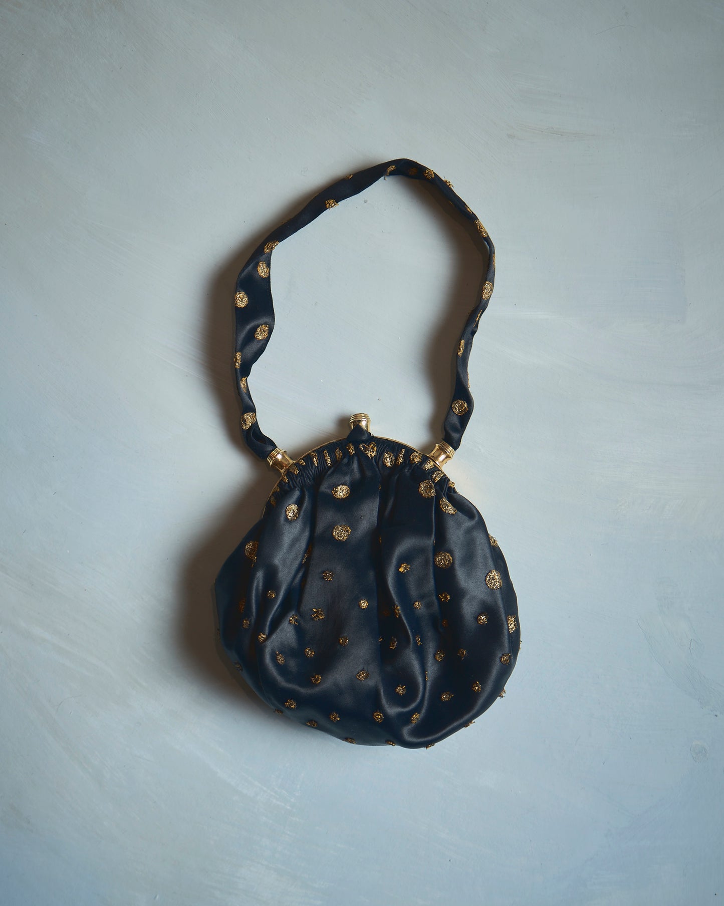 Borsa Anni 50 in raso con inserti oro