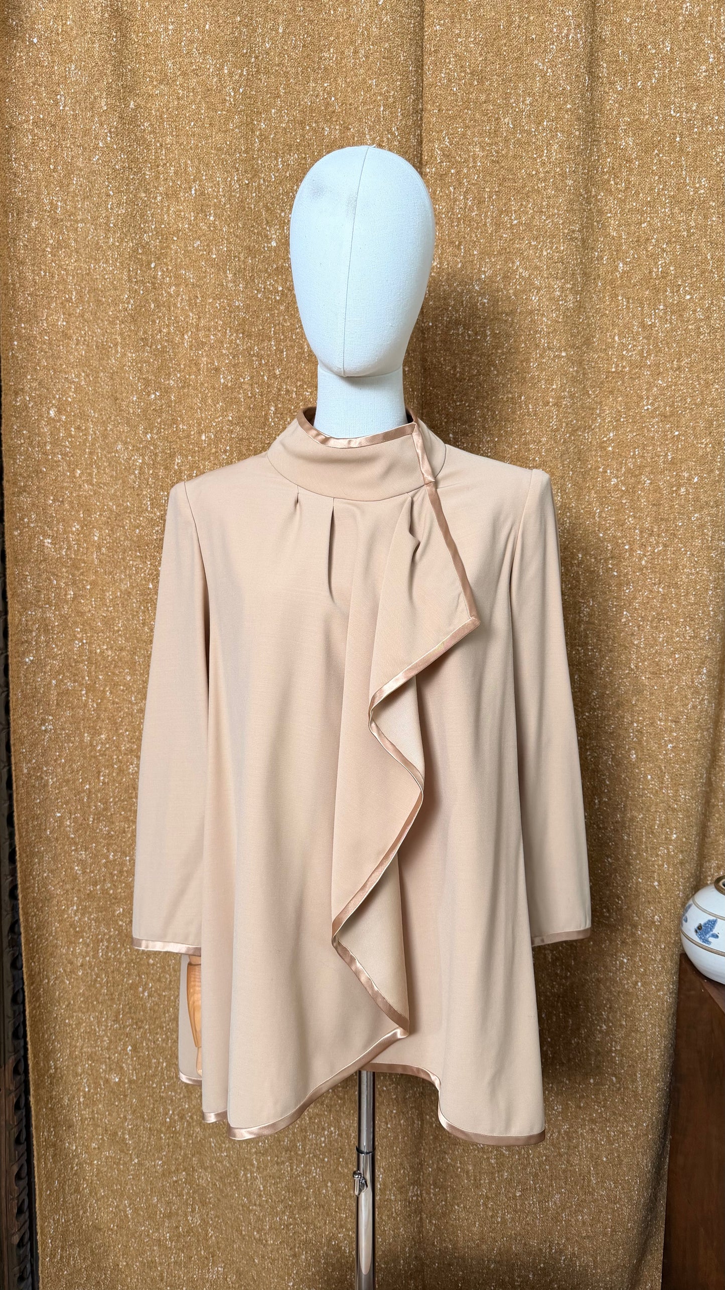 Blusa in lana con profili in seta