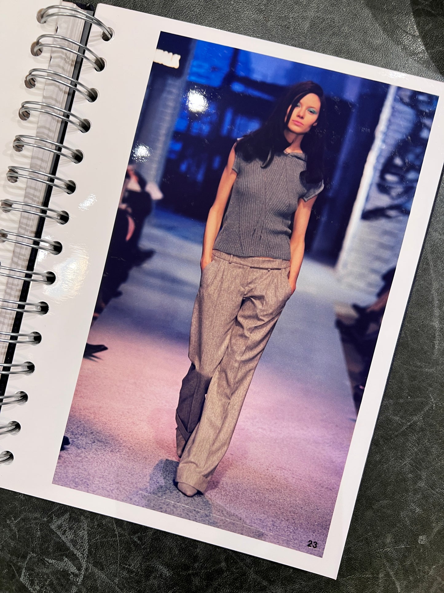 Pantaloni Antonio Berardi in lana con risvolto al fondo