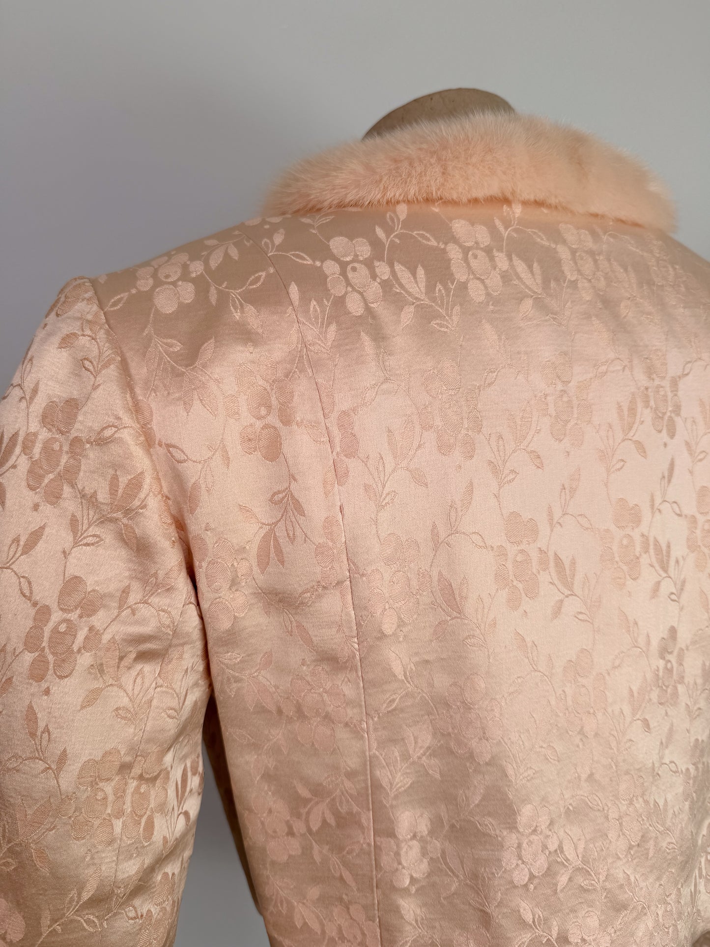 Giacca anni 50 americana in seta jacquard e pelliccia
