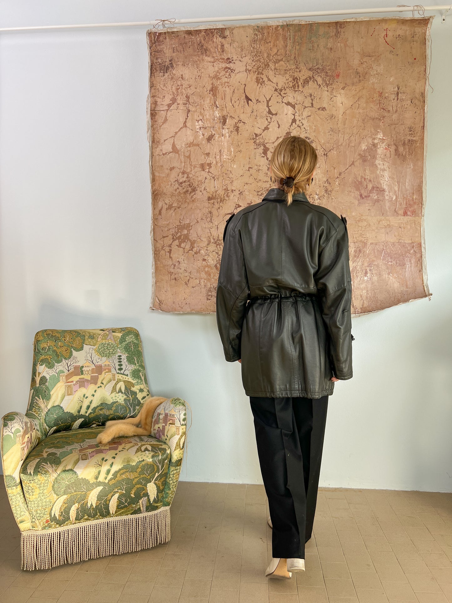 Giubbotto anni 80 in pelle con coulisse e alamari da donna