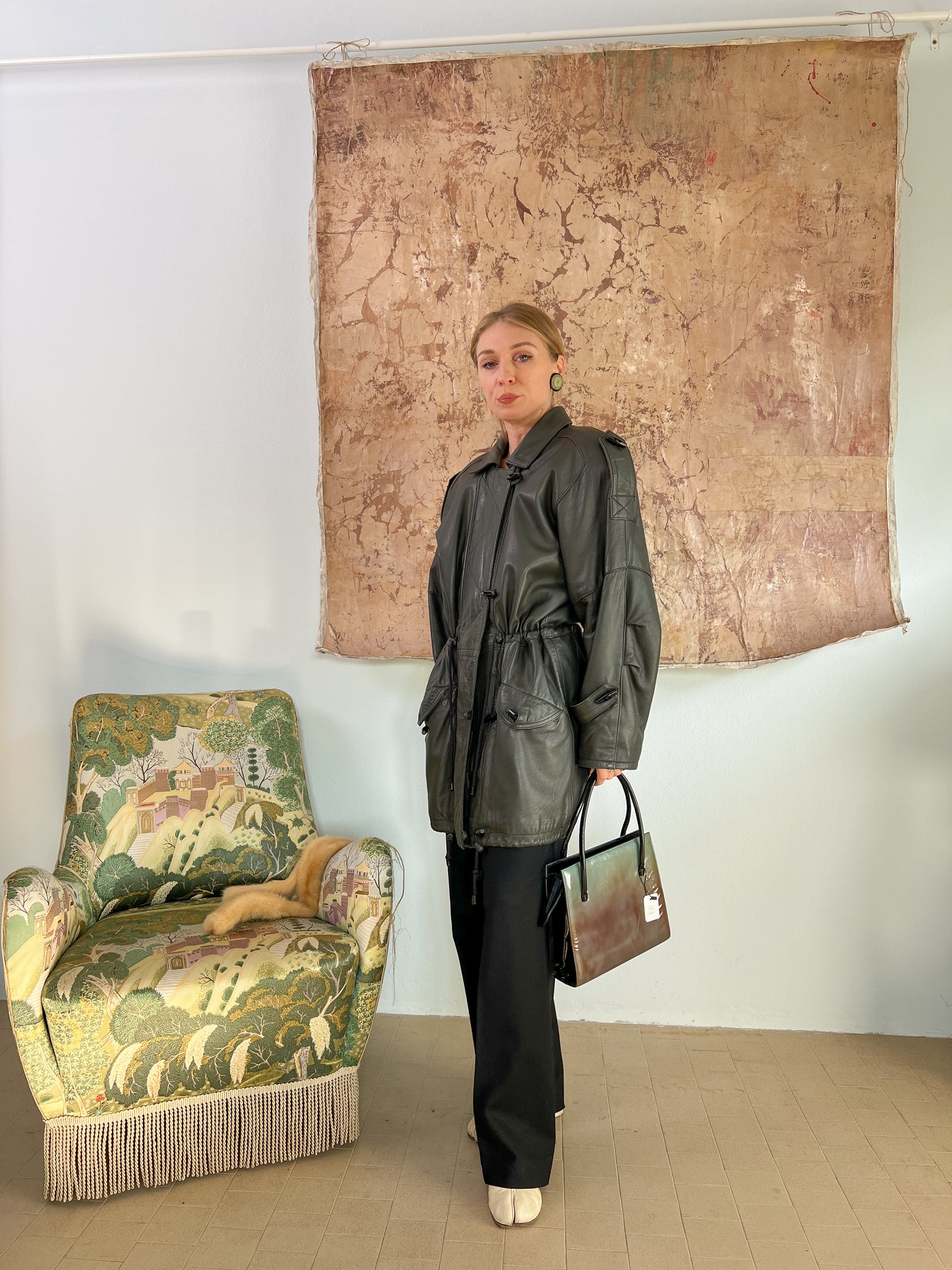 Giubbotto anni 80 in pelle con coulisse e alamari da donna