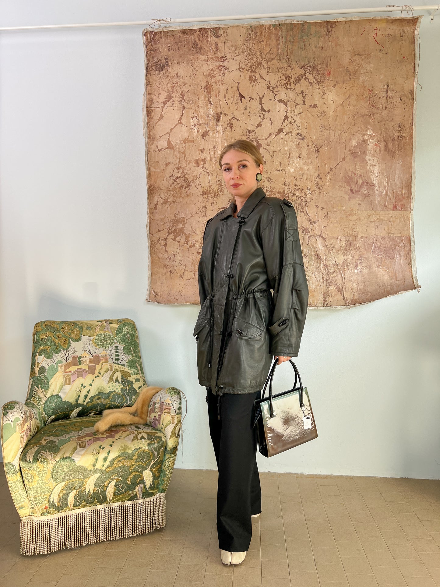 Giubbotto anni 80 in pelle con coulisse e alamari da donna