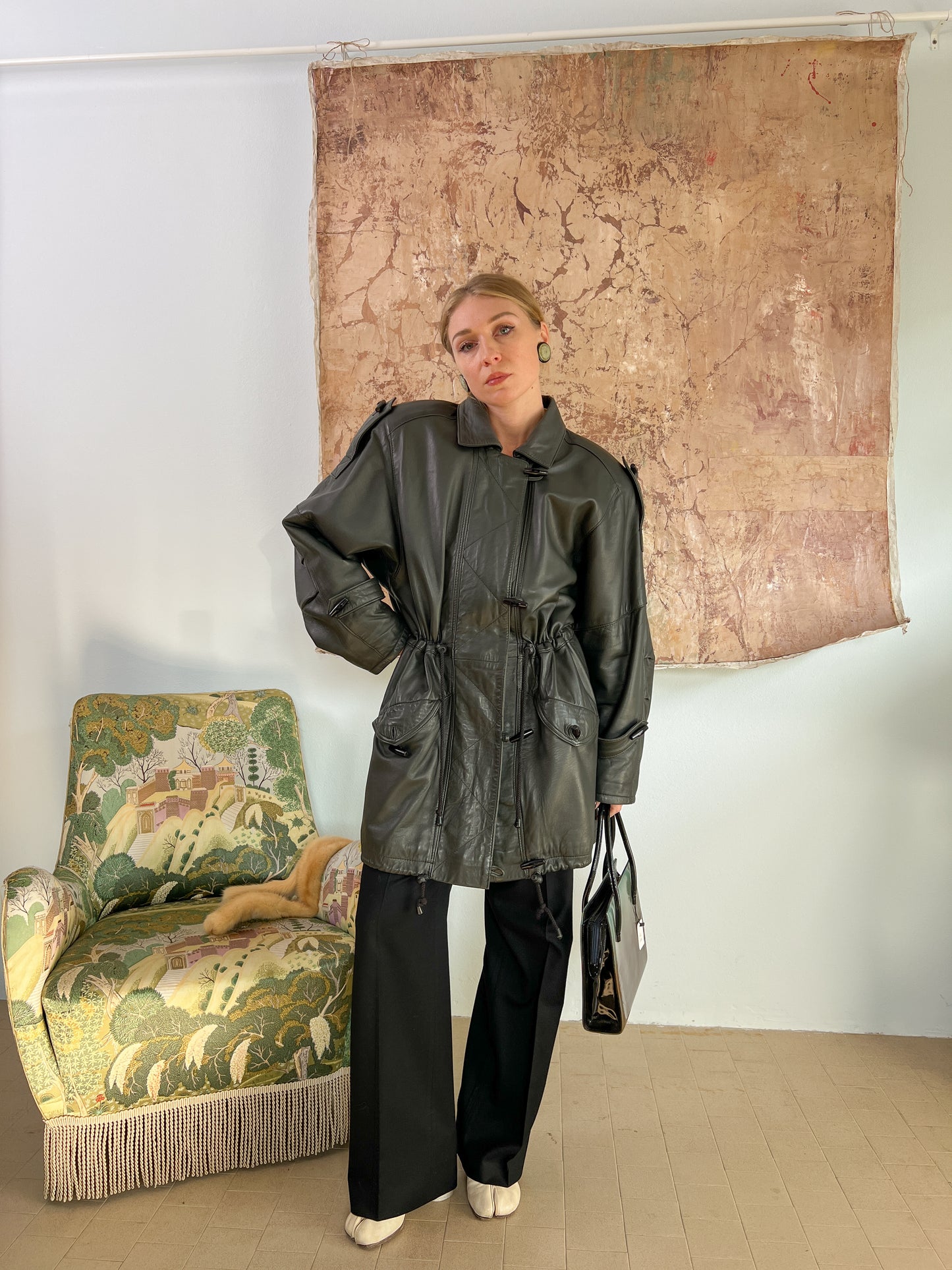 Giubbotto anni 80 in pelle con coulisse e alamari da donna