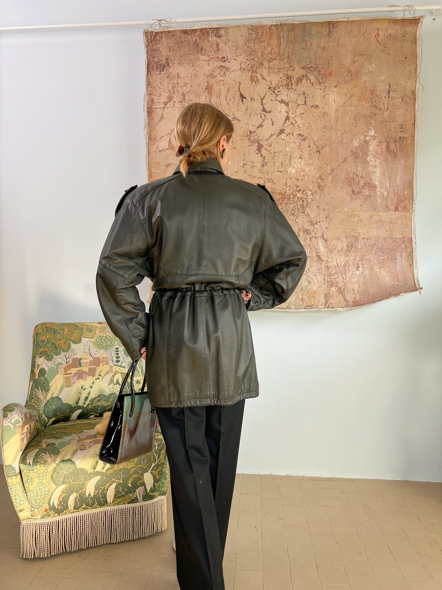 Giubbotto anni 80 in pelle con coulisse e alamari da donna