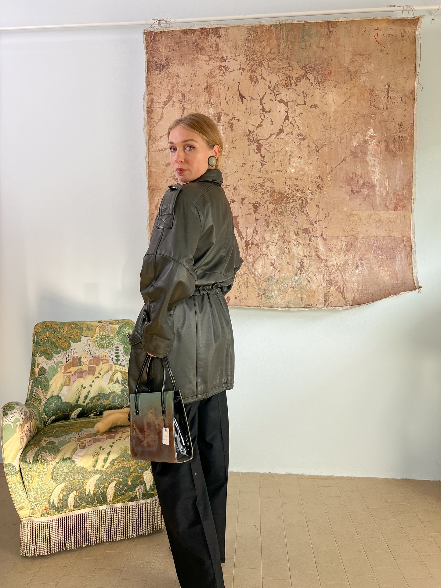 Giubbotto anni 80 in pelle con coulisse e alamari da donna