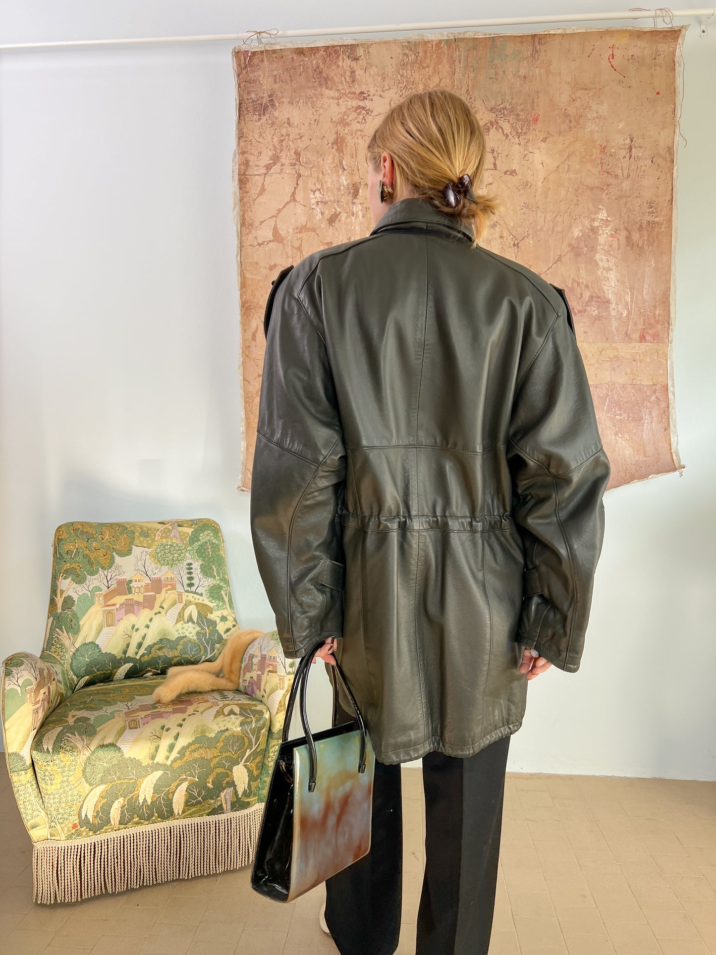 Giubbotto anni 80 in pelle con coulisse e alamari da donna