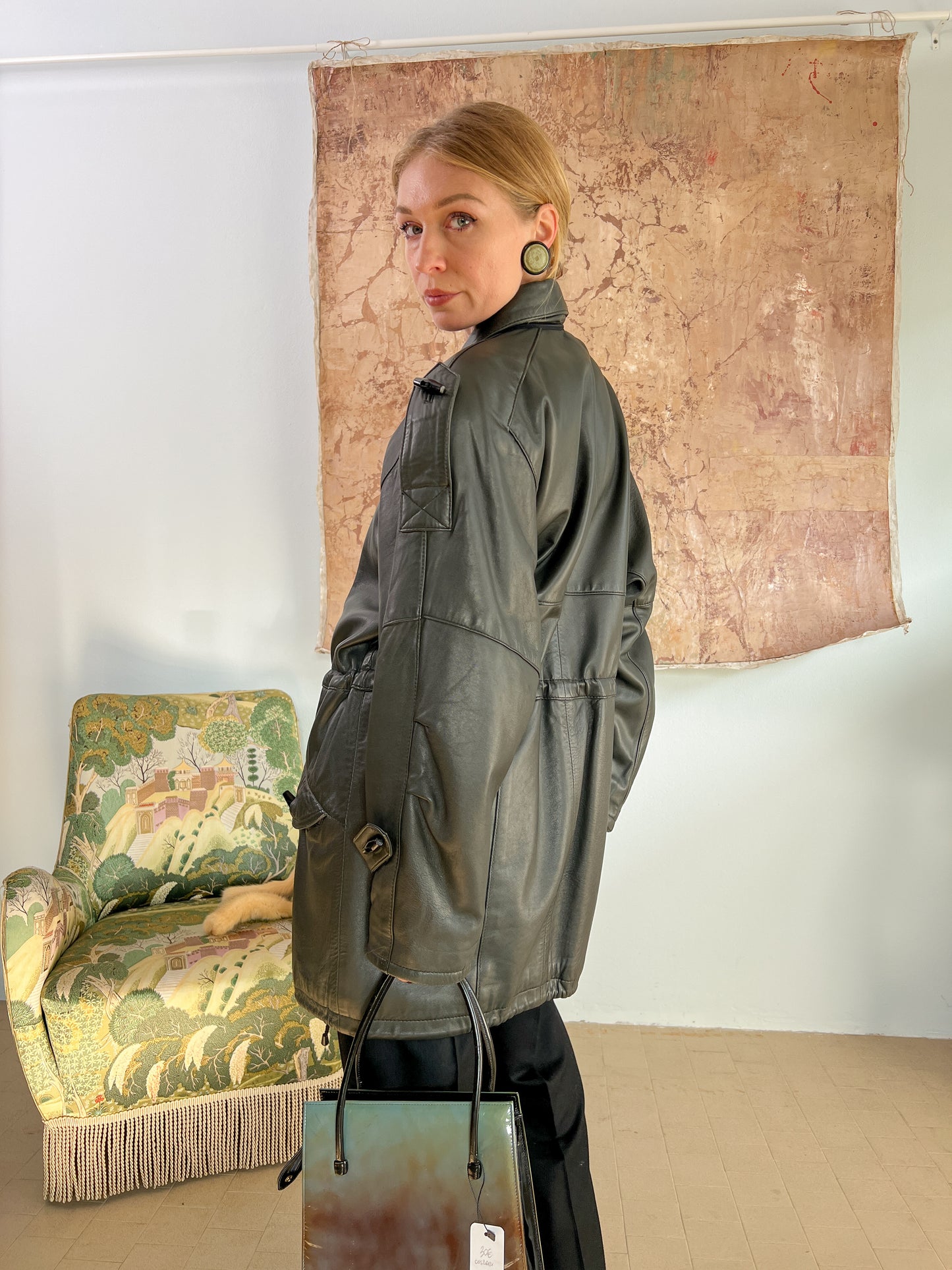 Giubbotto anni 80 in pelle con coulisse e alamari da donna