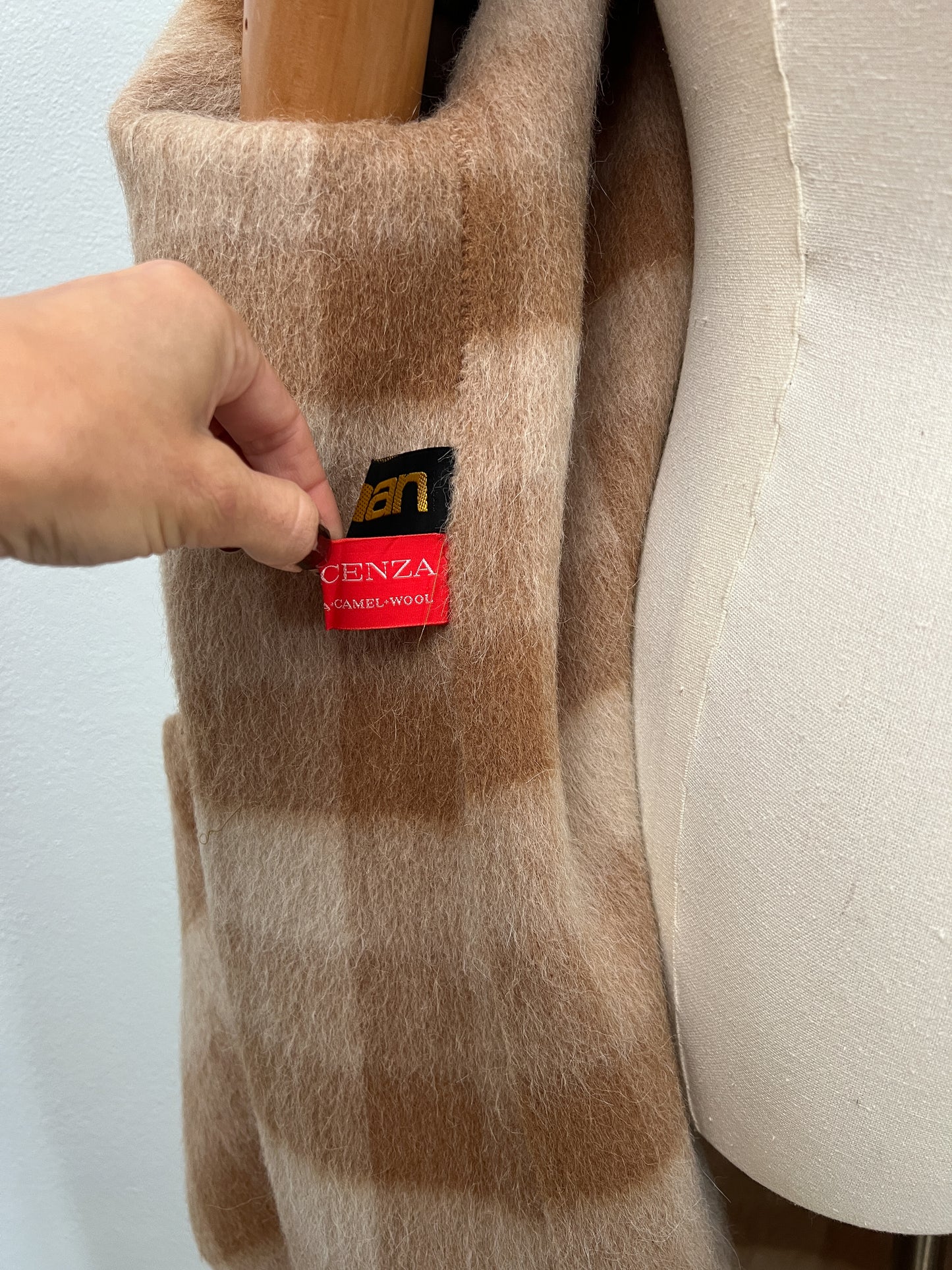 Cappotto "Piacenza" in Lana d'Alpaca, Cammello e Lana doppiato lavorato a mano