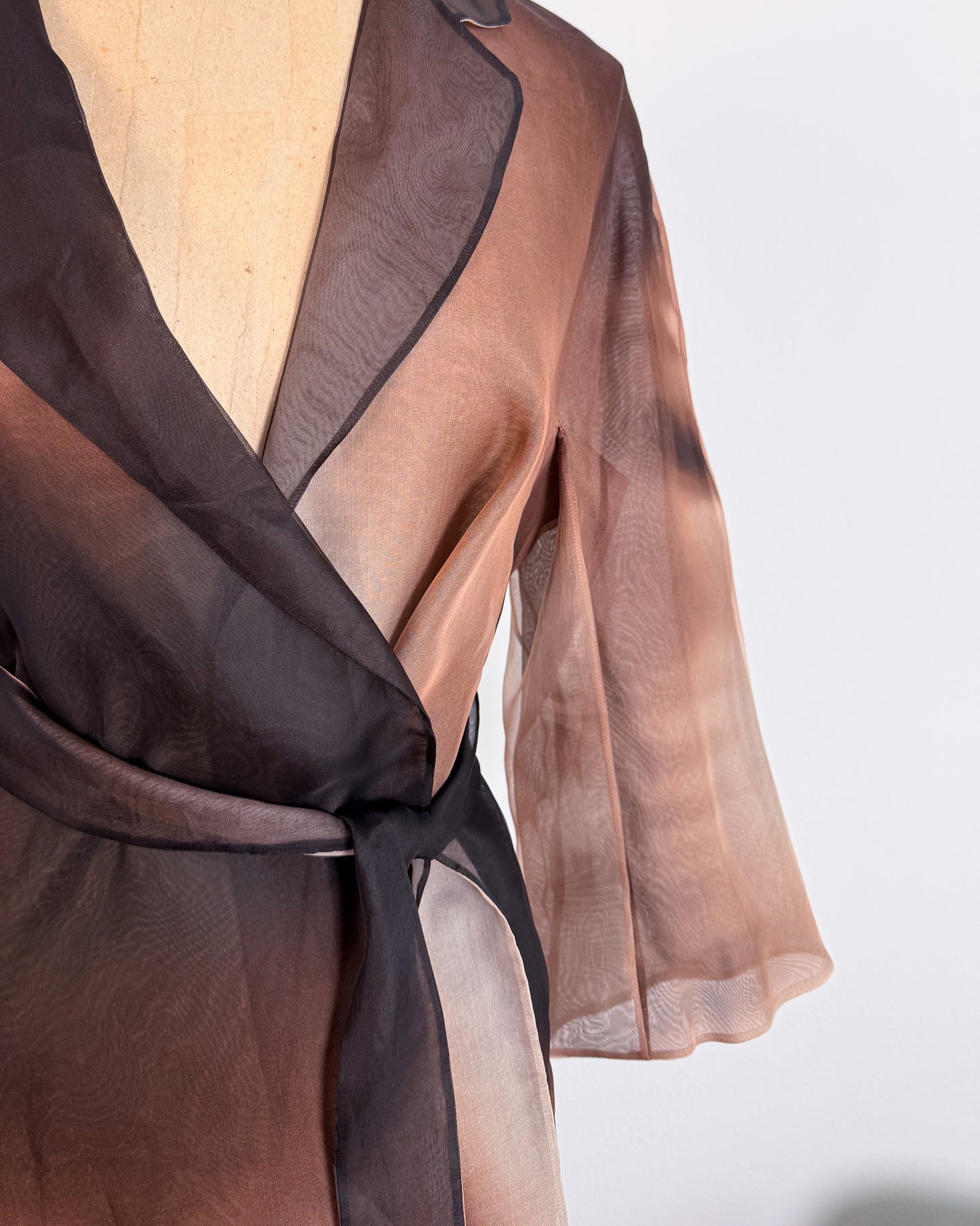Spolverino in organza di seta con cintura