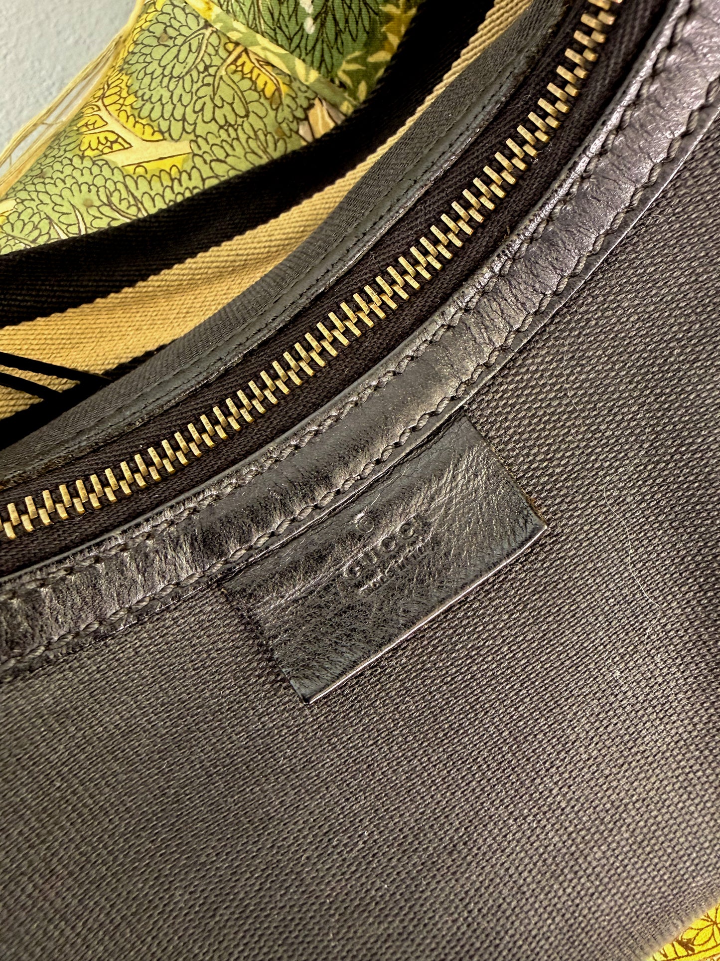 Borsa hobo bag Gucci in tela e pelle con tracolla gros grain