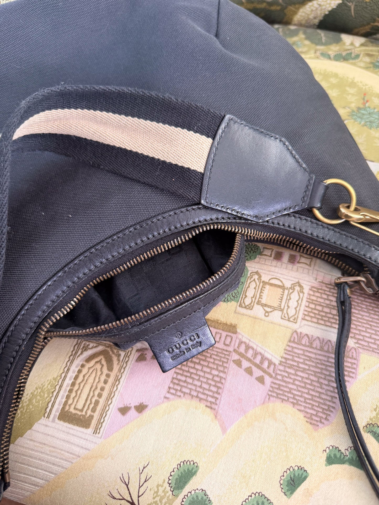 Borsa hobo bag Gucci in tela e pelle con tracolla gros grain