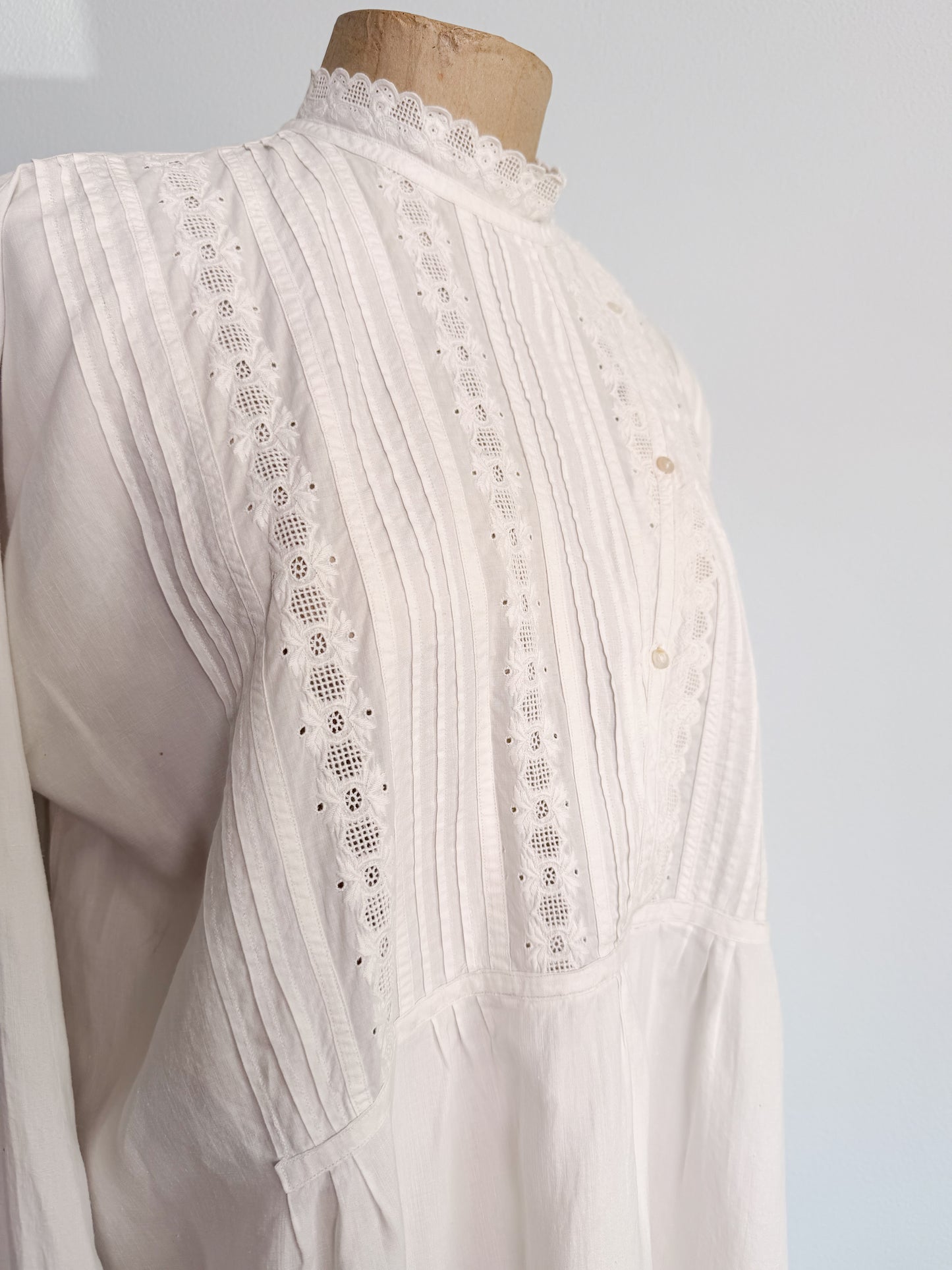 Abito in cotone antico bianco primi 900