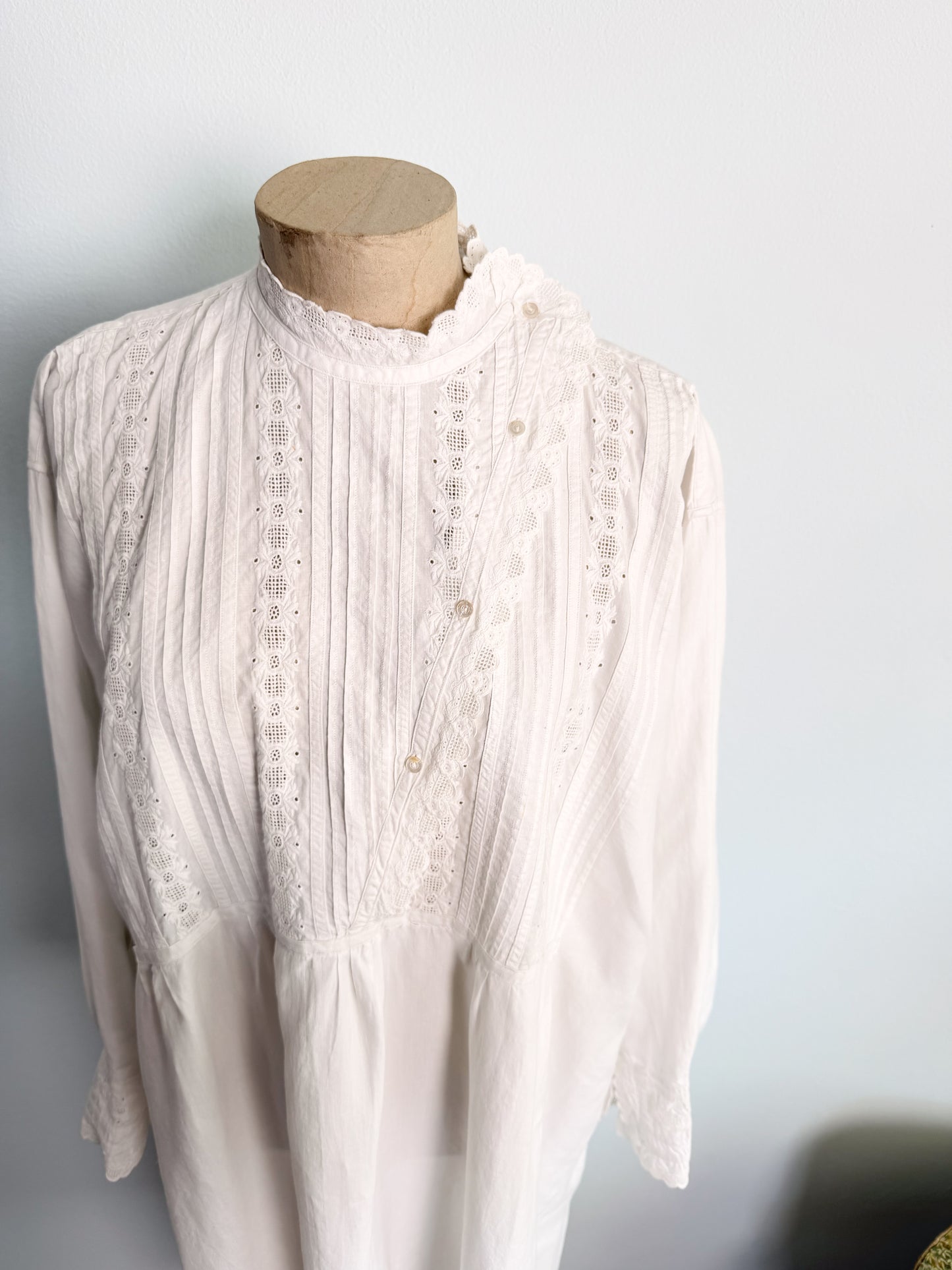 Abito in cotone antico bianco primi 900