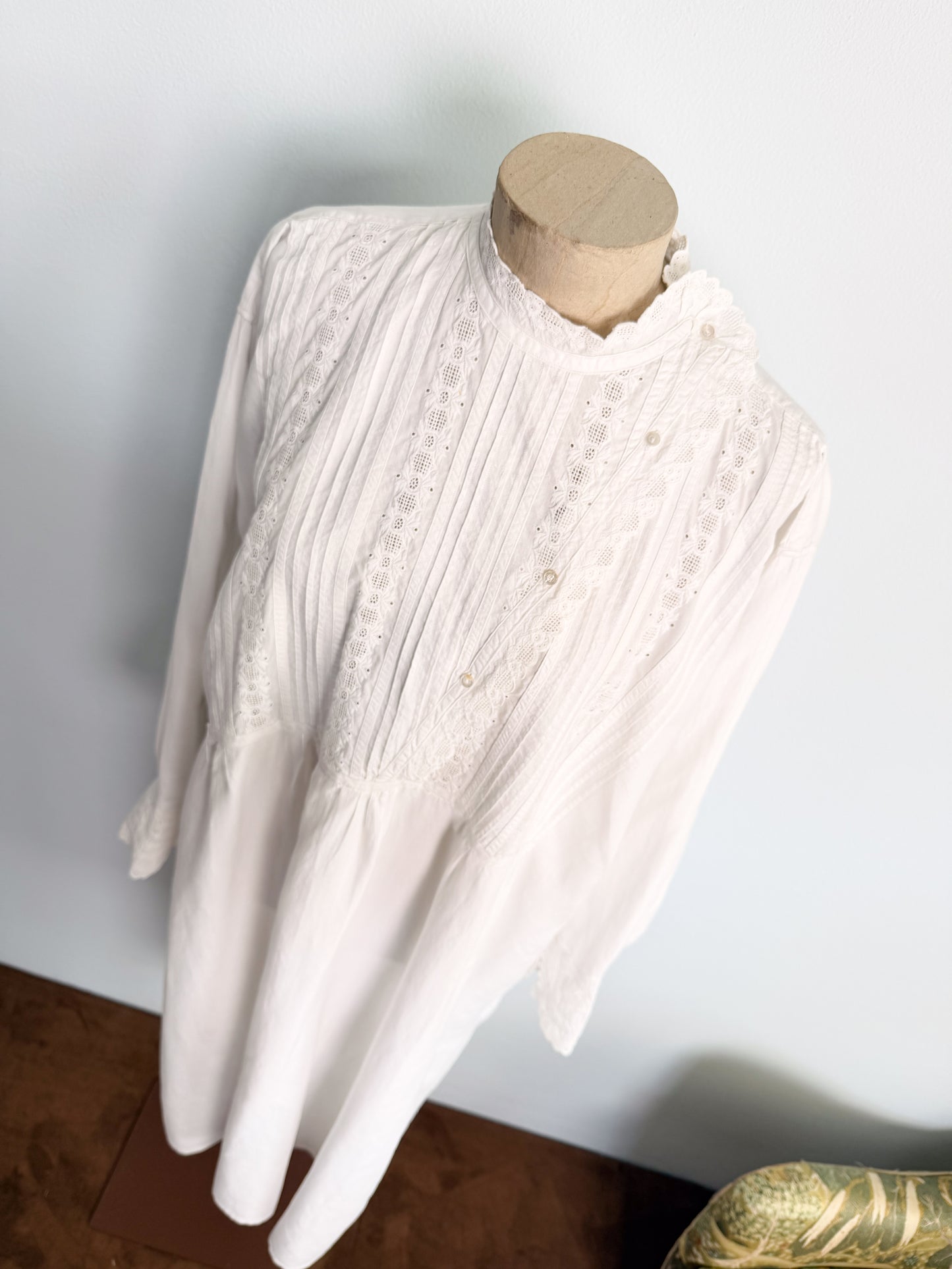 Abito in cotone antico bianco primi 900