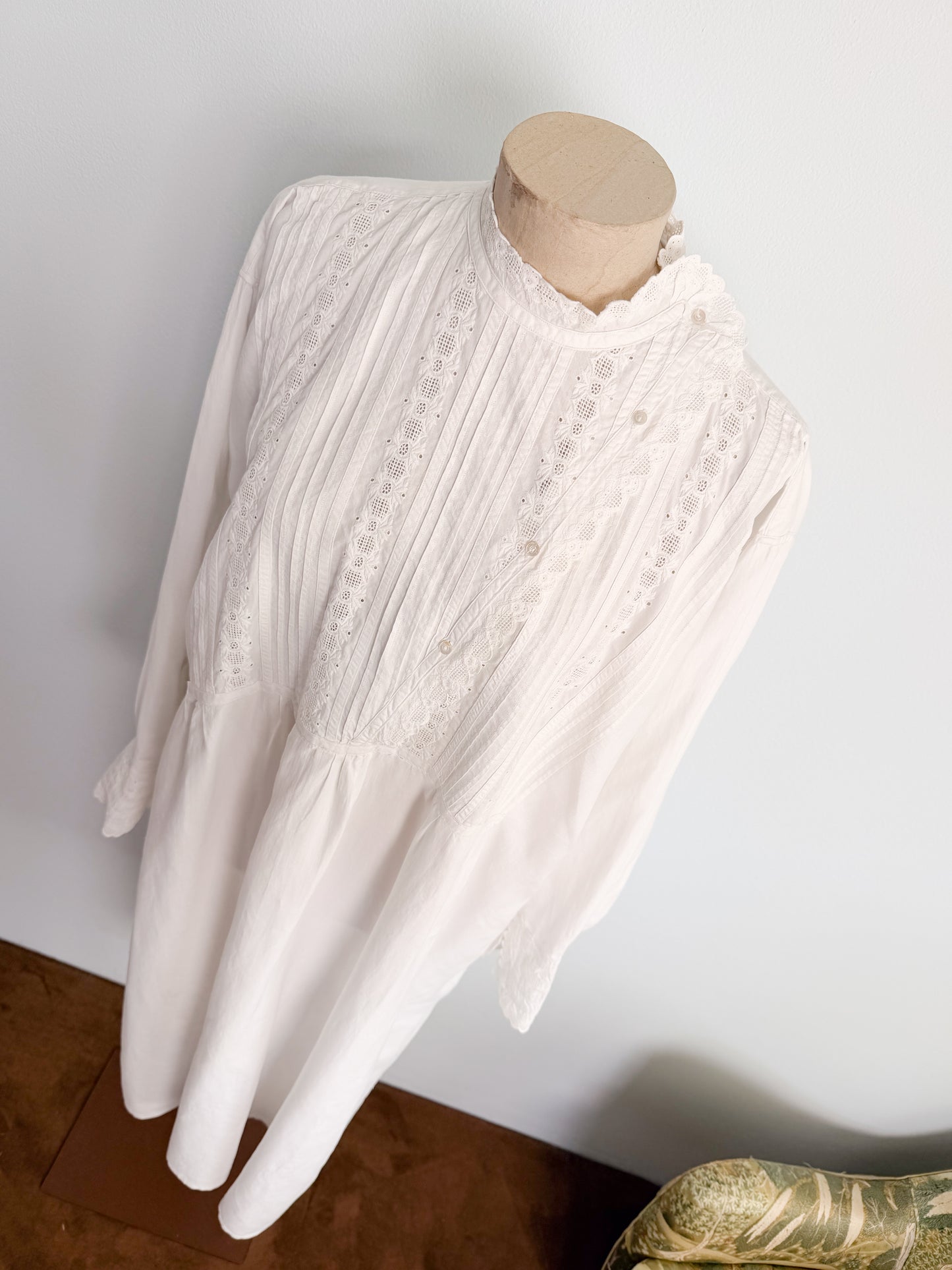 Abito in cotone antico bianco primi 900