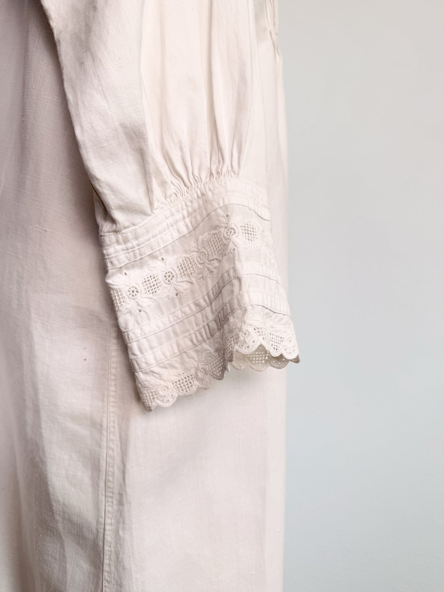 Abito in cotone antico bianco primi 900