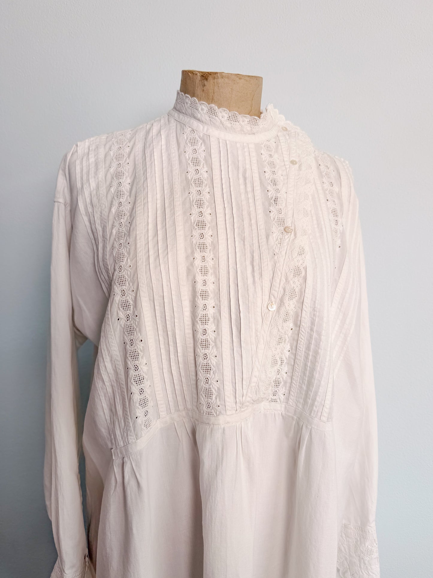 Abito in cotone antico bianco primi 900
