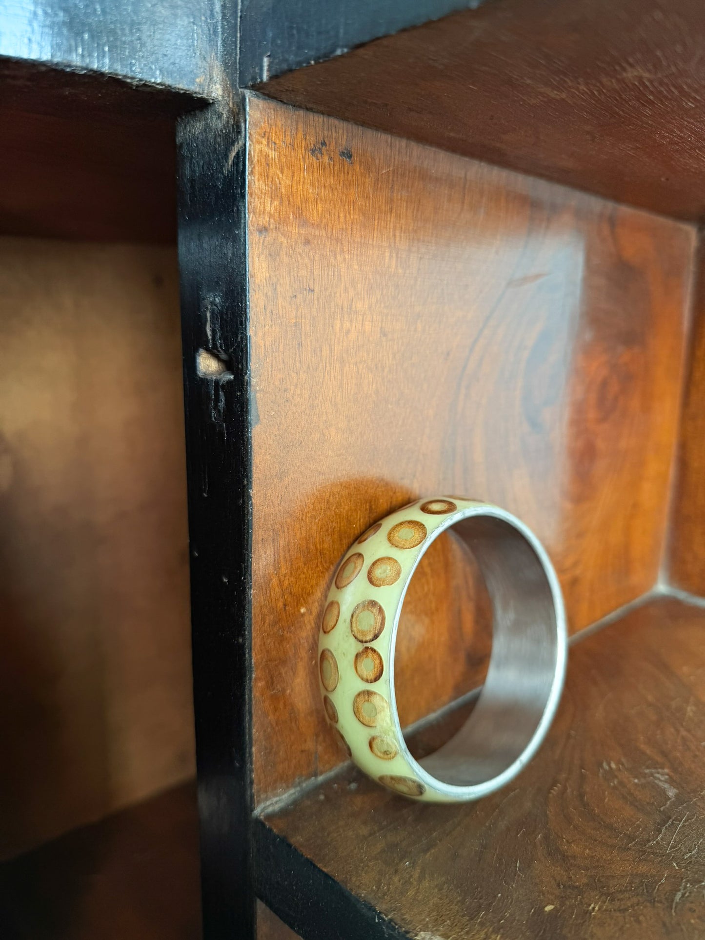 Bracciale Bangle in resina e metallo vintage