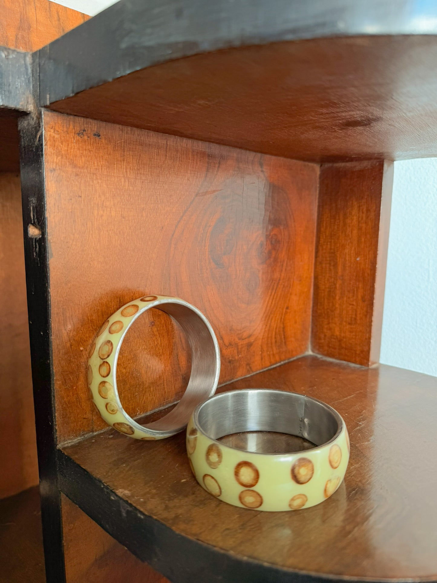 Bracciale Bangle in resina e metallo vintage
