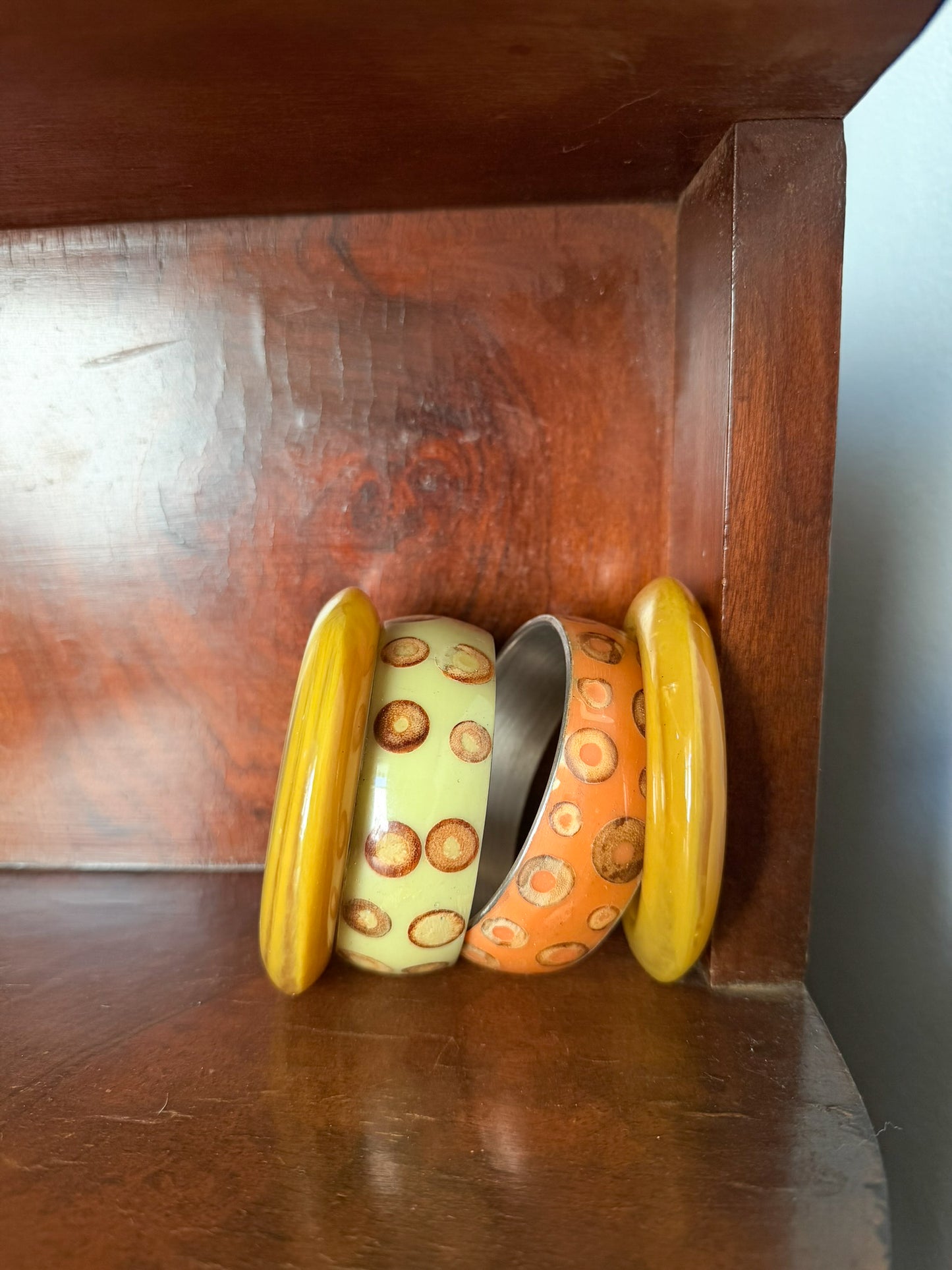 Bracciale Bangle in resina e metallo vintage