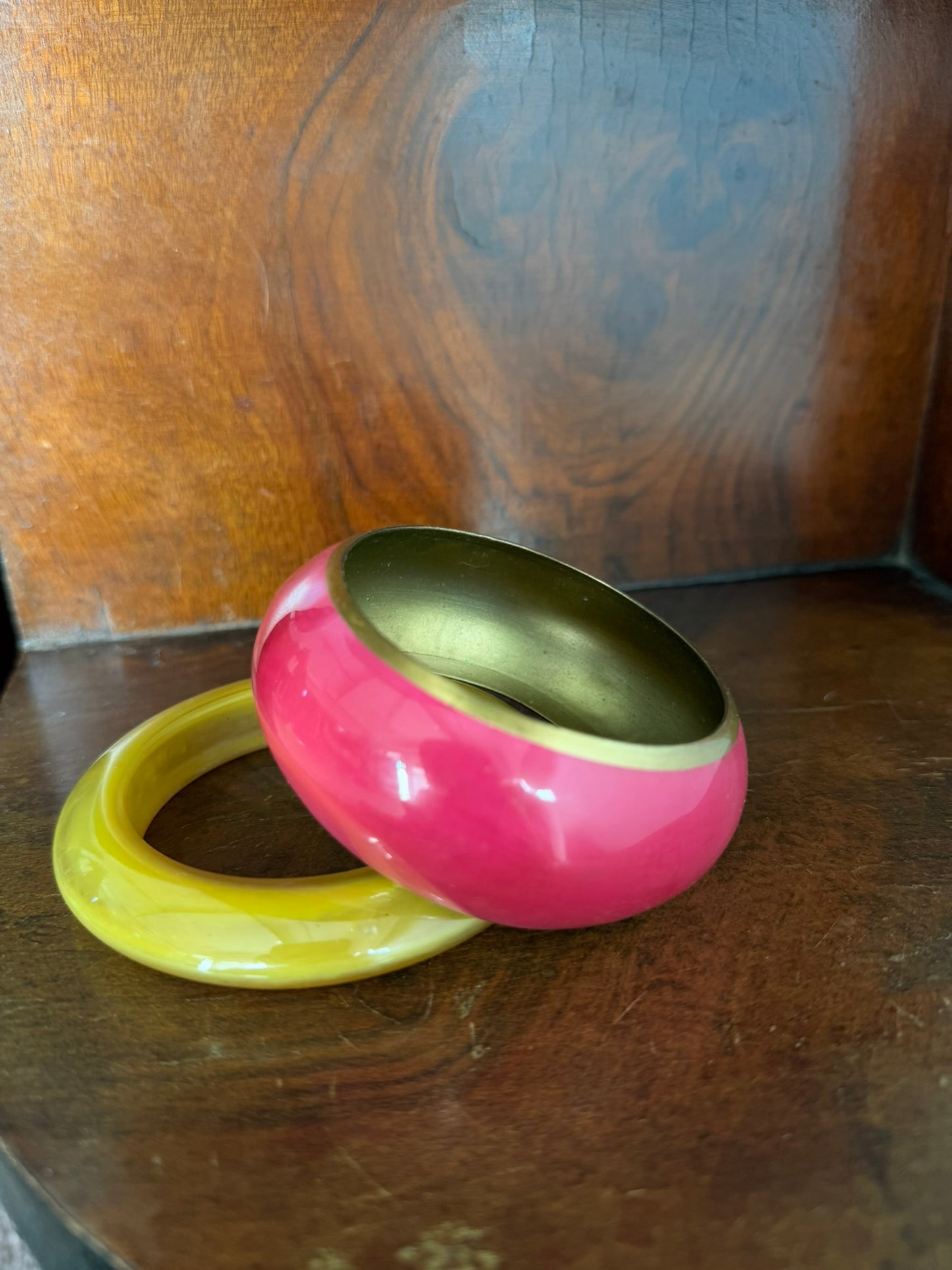 Bracciale Bangle in metallo ottone con smalto rosa fuxia