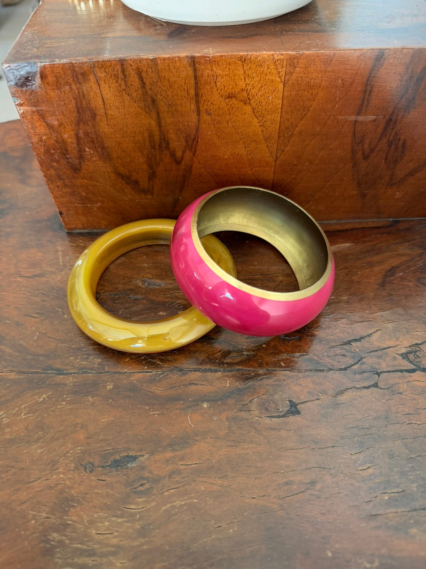 Bracciale Bangle in metallo ottone con smalto rosa fuxia