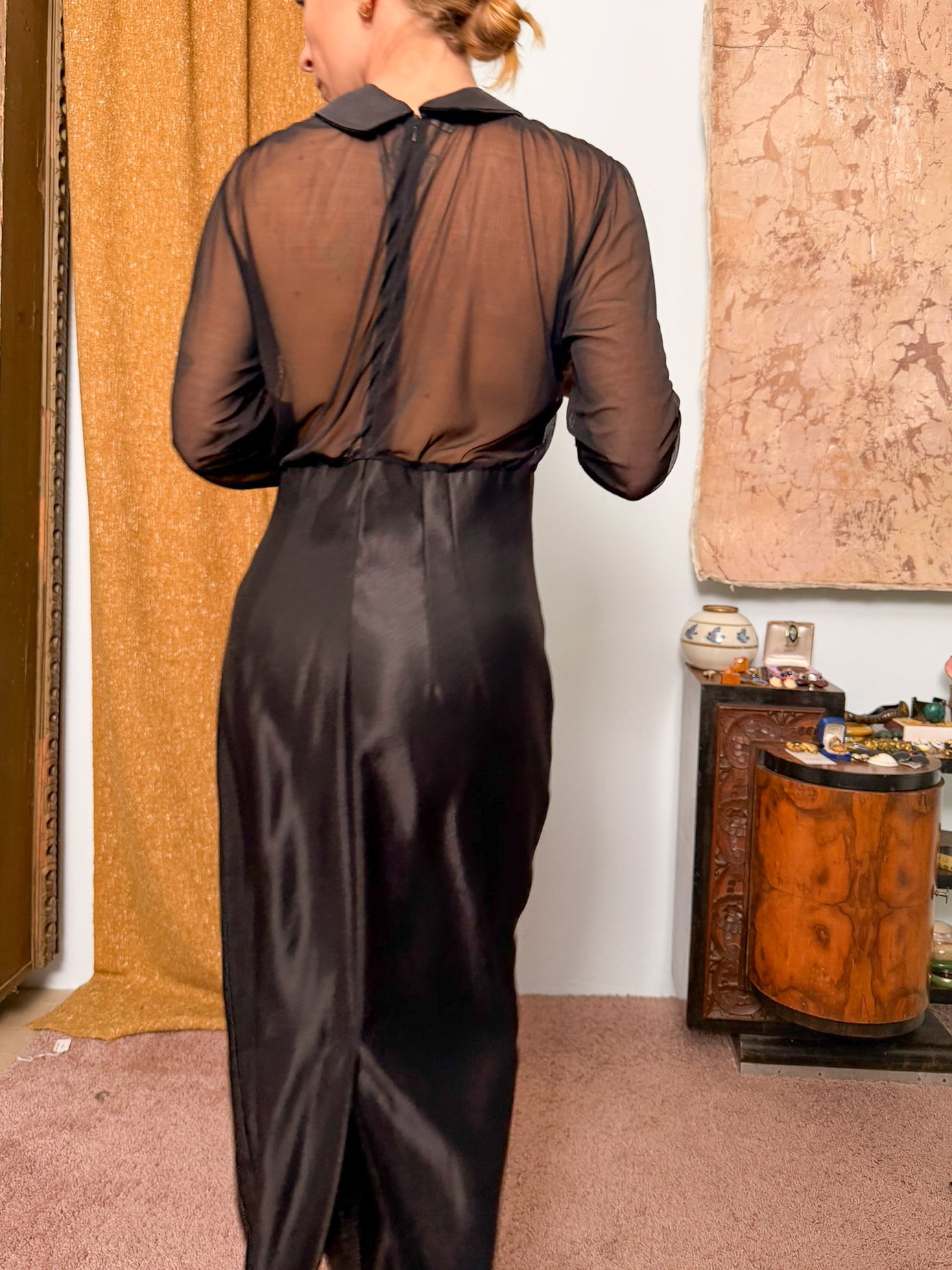 Abito in tulle e satin Anna Molinari con coppe a cuore e collo baby