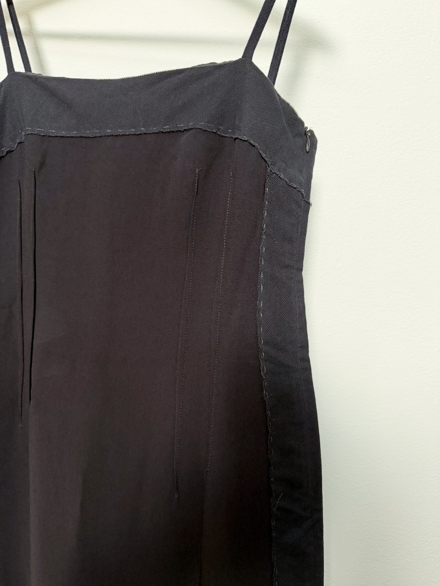 Abito Moschino "cheap and chic" con spalline con inserti imbastitura e kit cucito al fondo