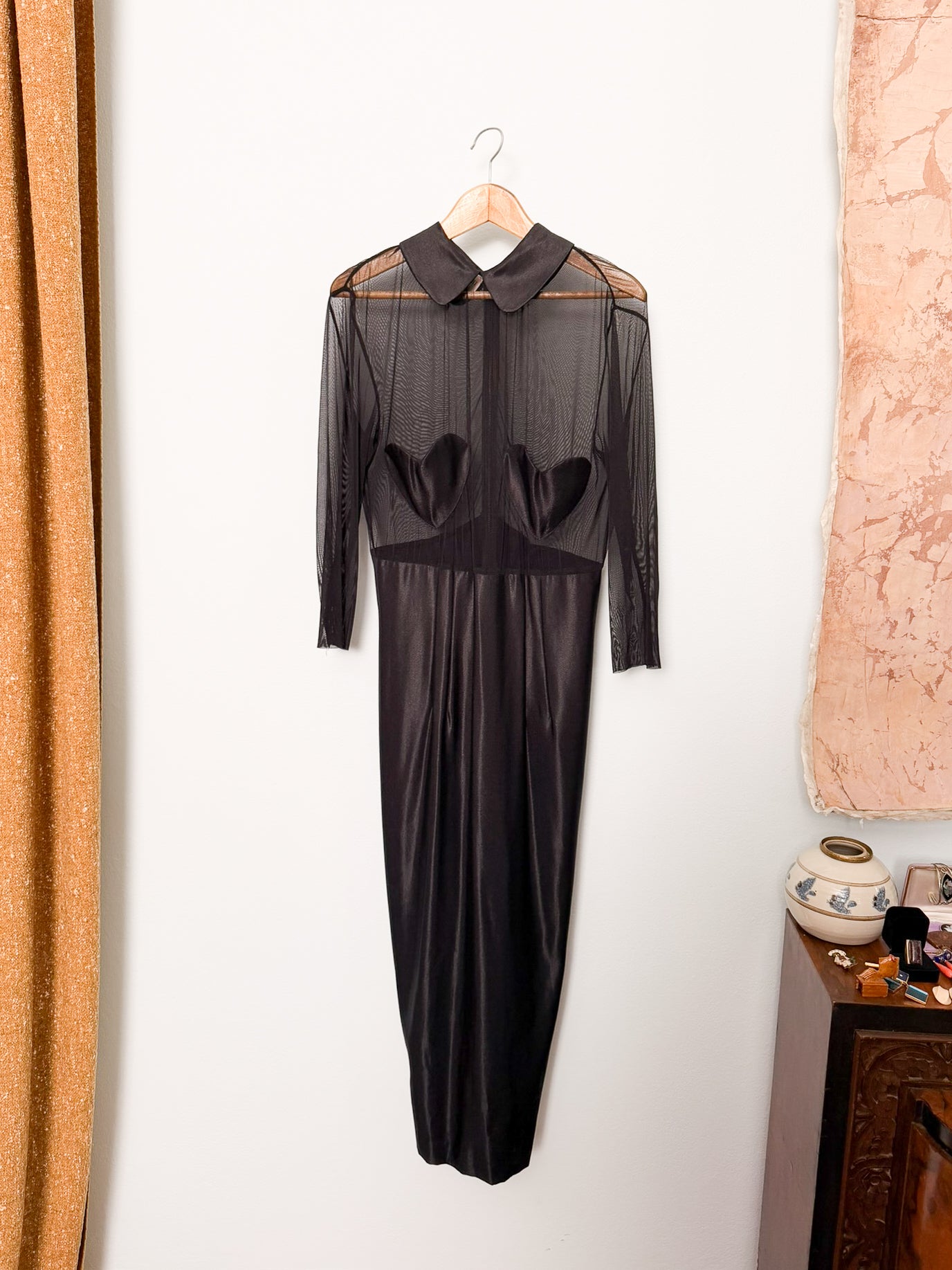 Abito in tulle e satin Anna Molinari con coppe a cuore e collo baby