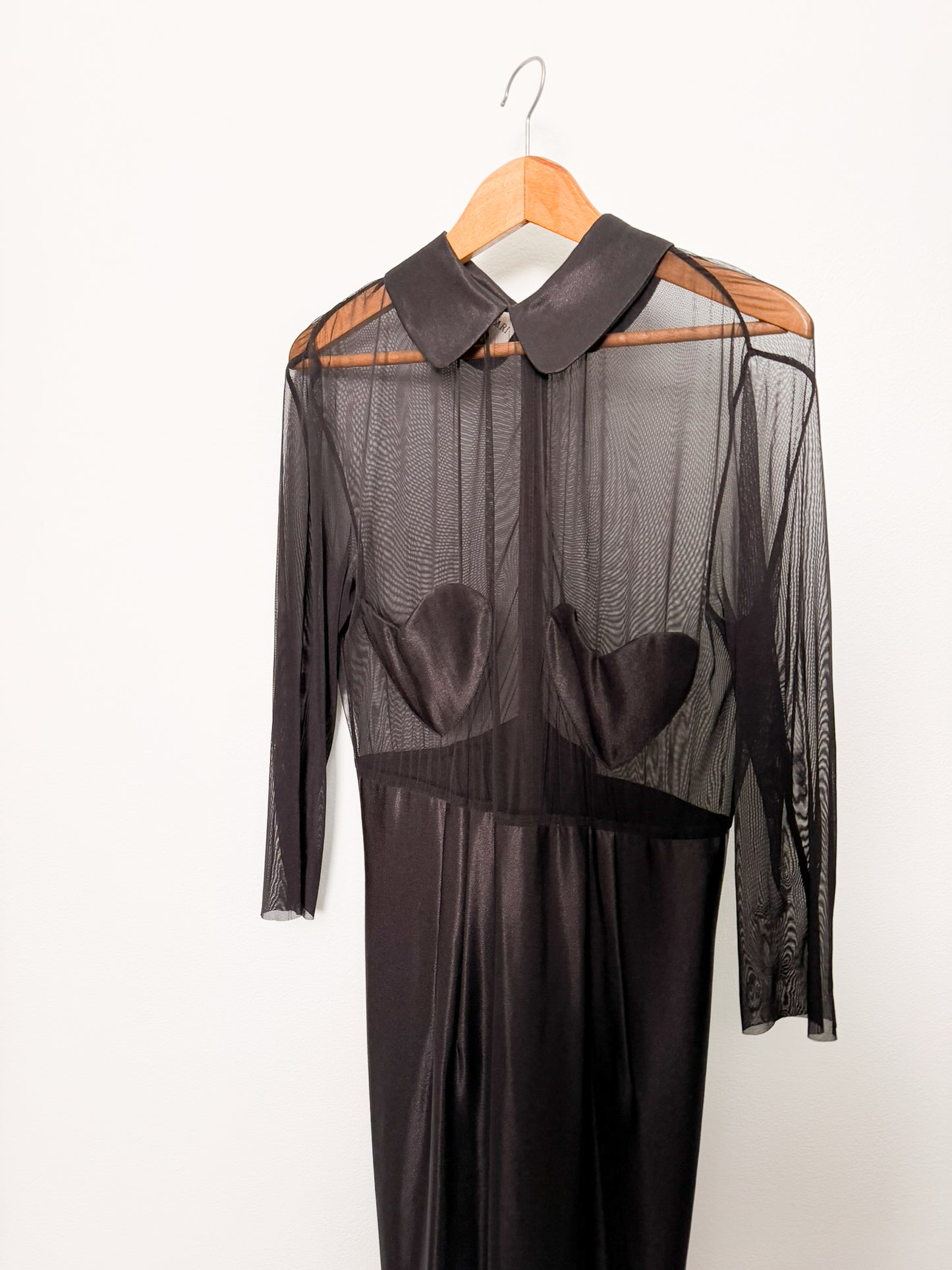 Abito in tulle e satin Anna Molinari con coppe a cuore e collo baby