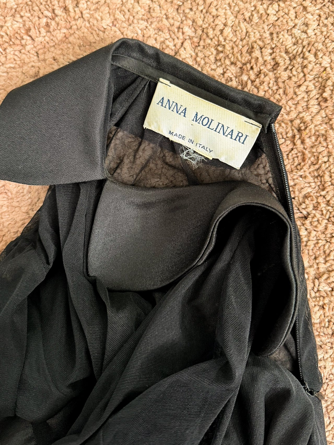 Abito in tulle e satin Anna Molinari con coppe a cuore e collo baby