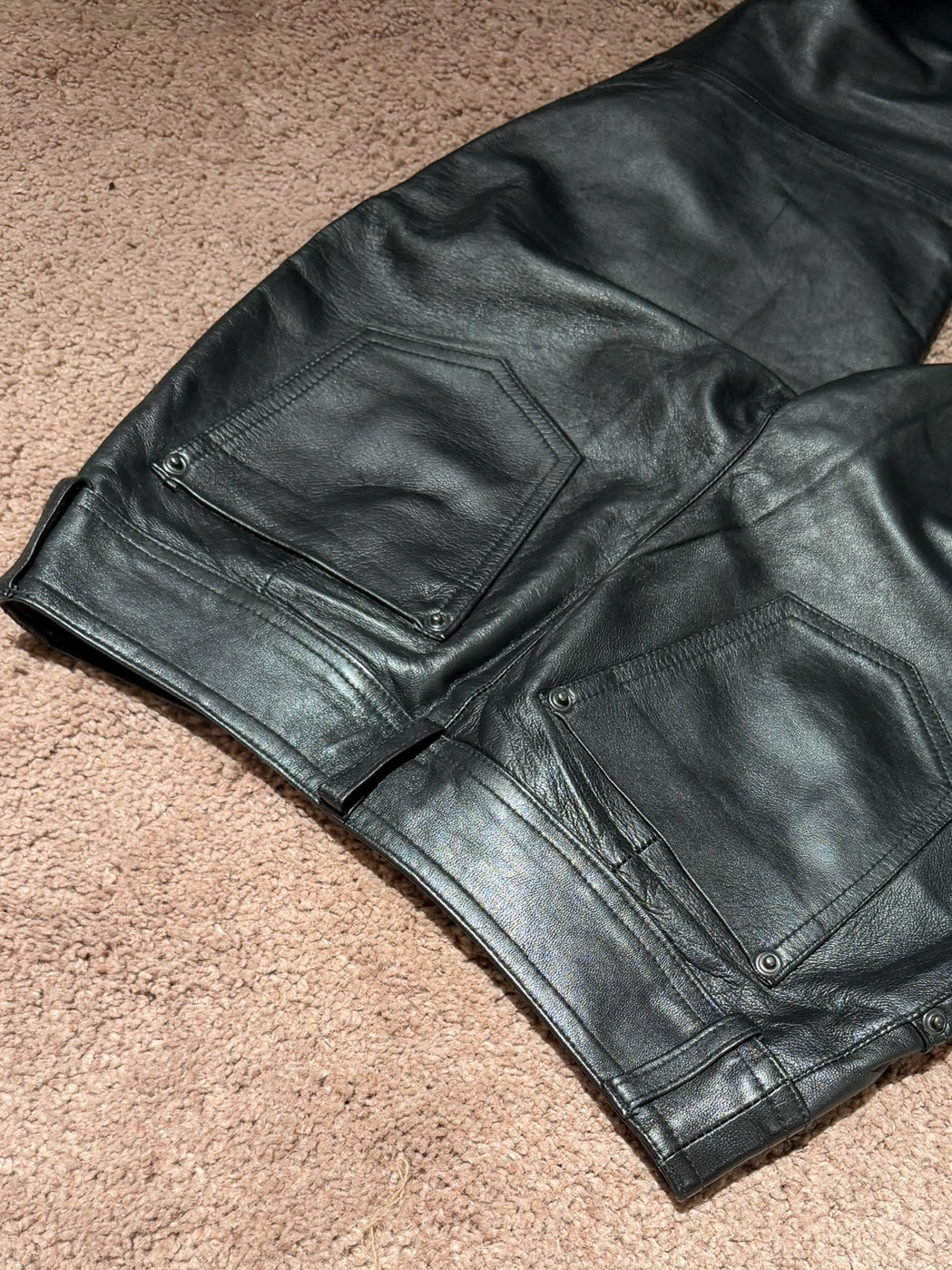 Pantaloni in pelle neri