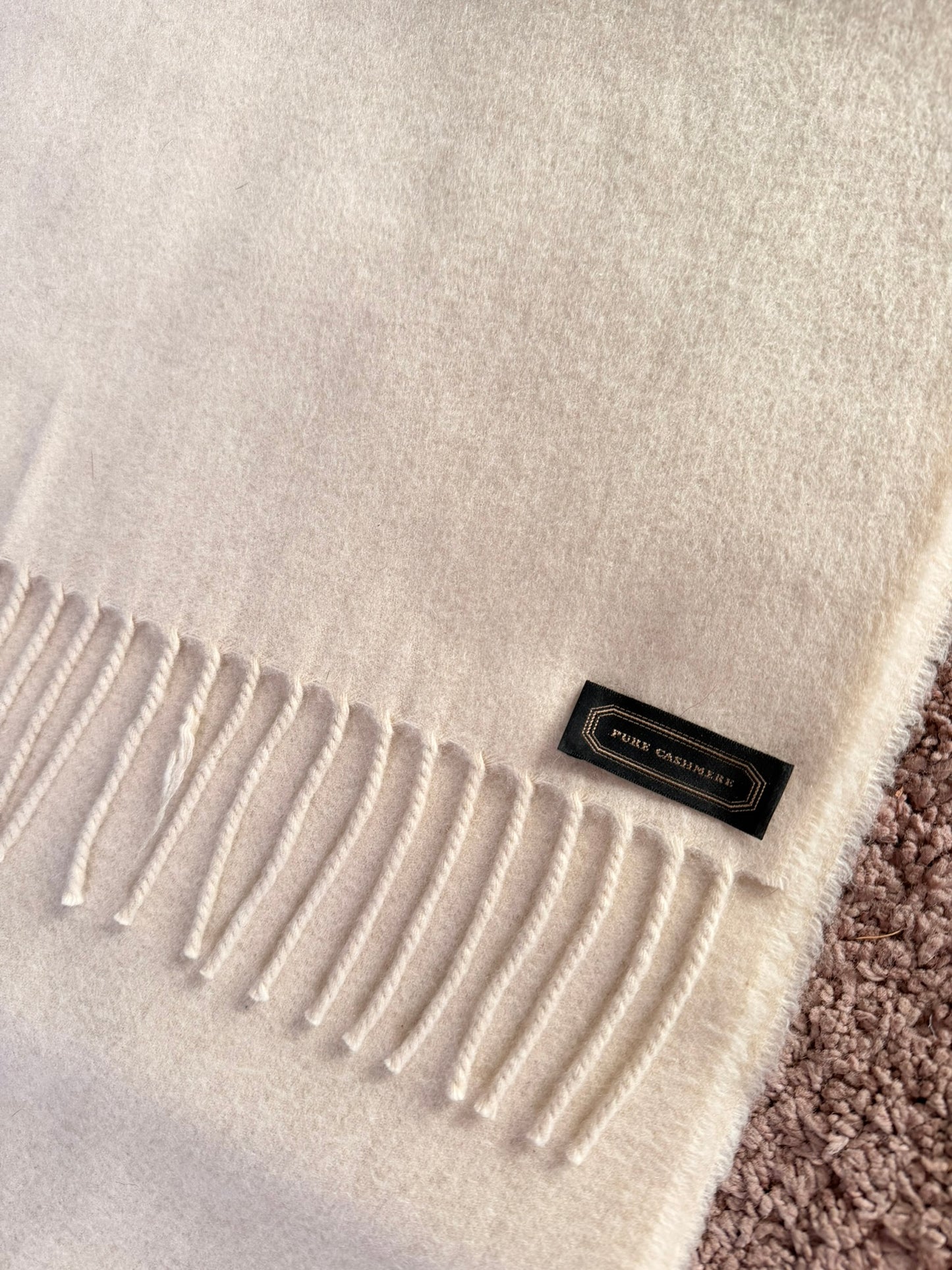 Sciarpa in puro cashmere color burro