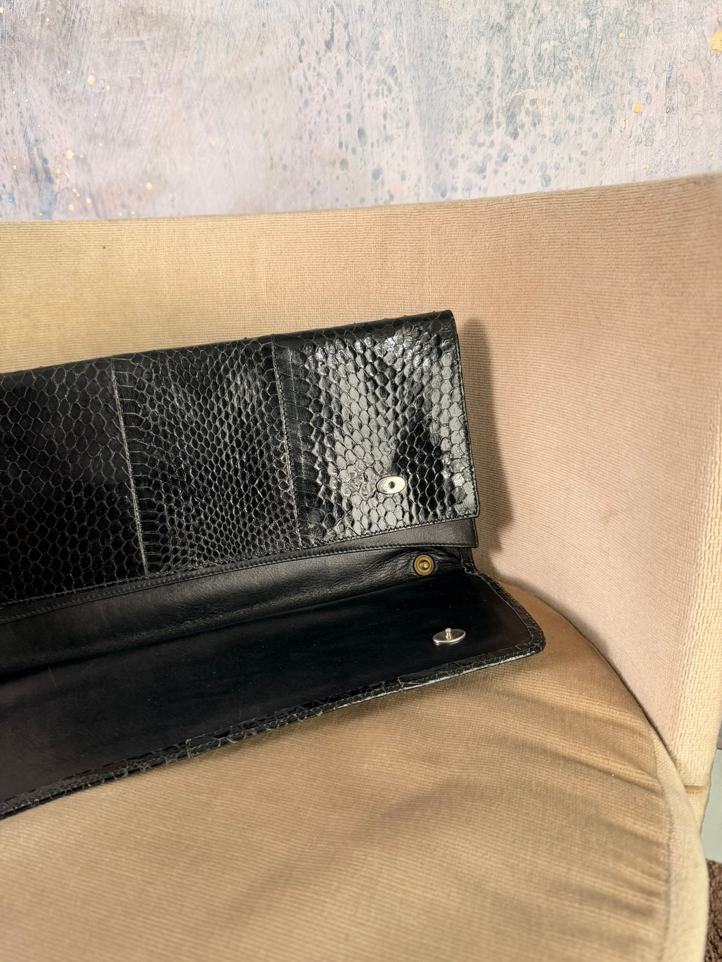 Pochette anni 70 in pitone nero porta accessori