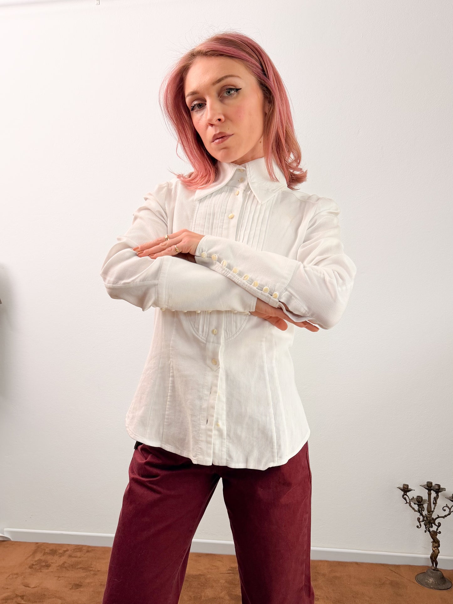 Camicia in tessuto ottoman di cotone con collo a punta e pettorina