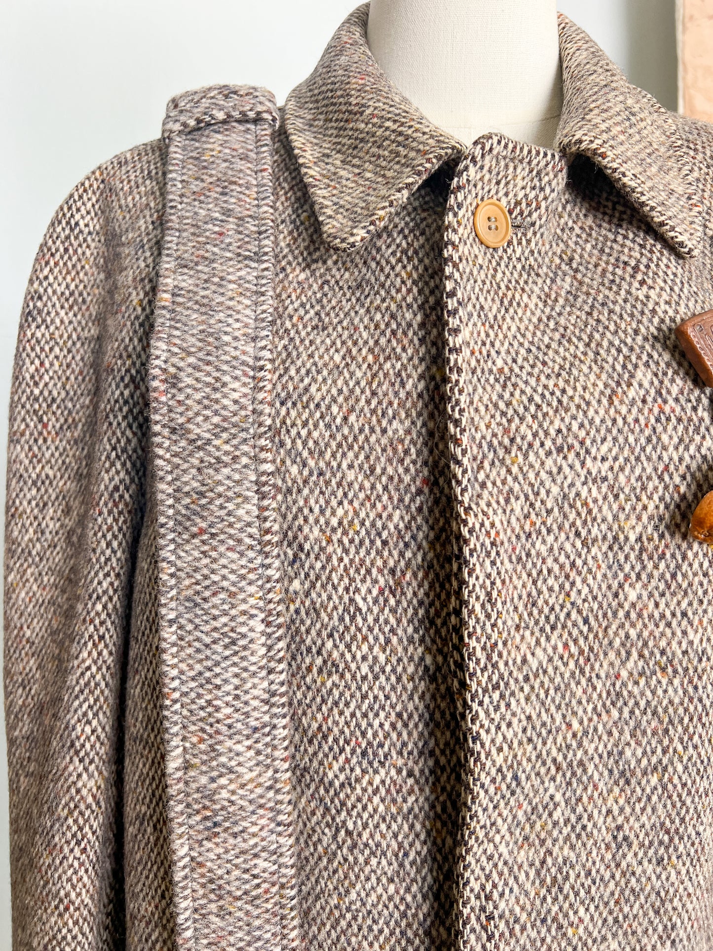 Cappotto Yves Saint Laurent uomo in lana manica raglan e bottoni a scomparsa