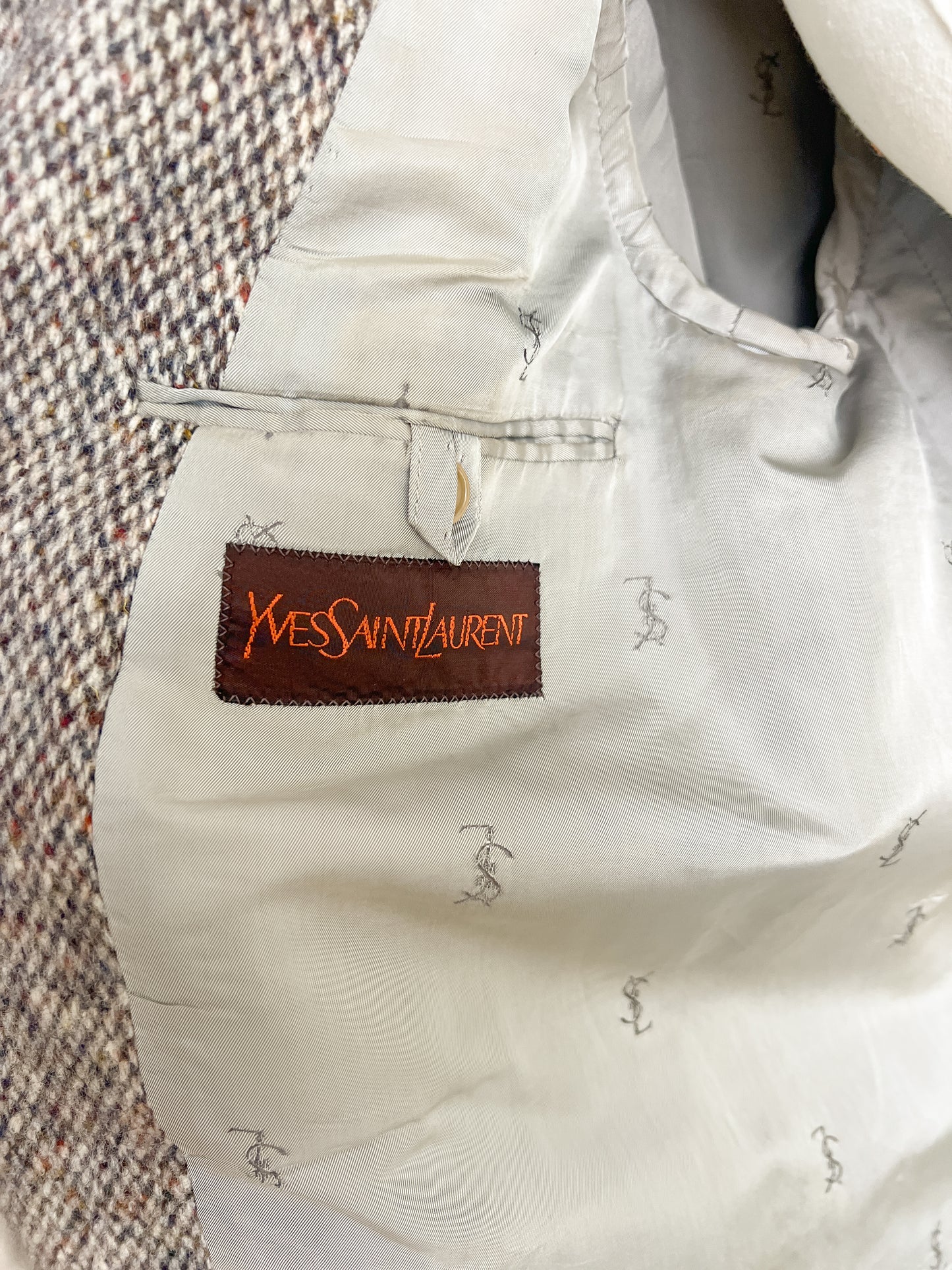 Cappotto Yves Saint Laurent uomo in lana manica raglan e bottoni a scomparsa