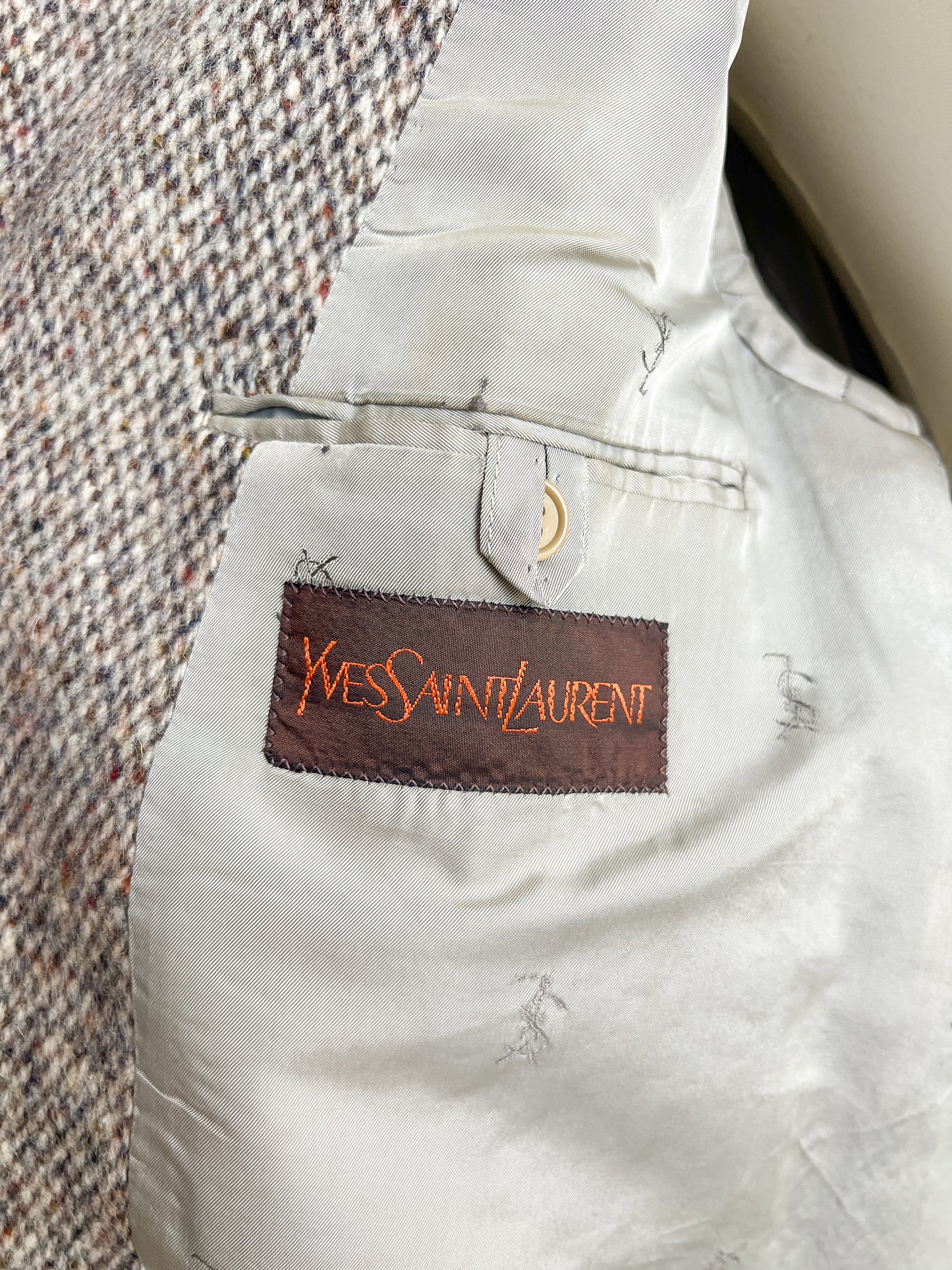 Cappotto Yves Saint Laurent uomo in lana manica raglan e bottoni a scomparsa