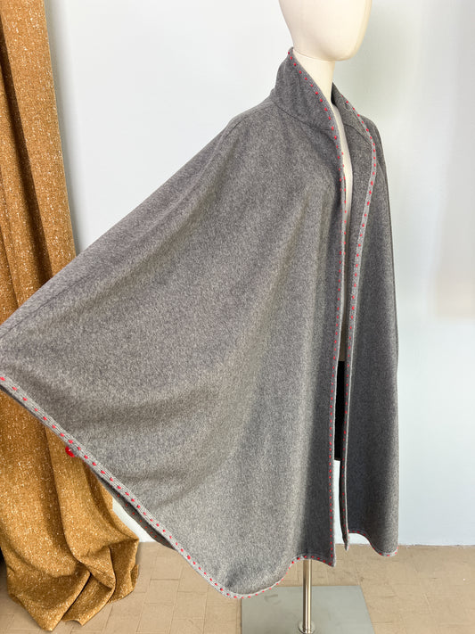 Mantella anni 80 sartoriale in lana con profili e bottone