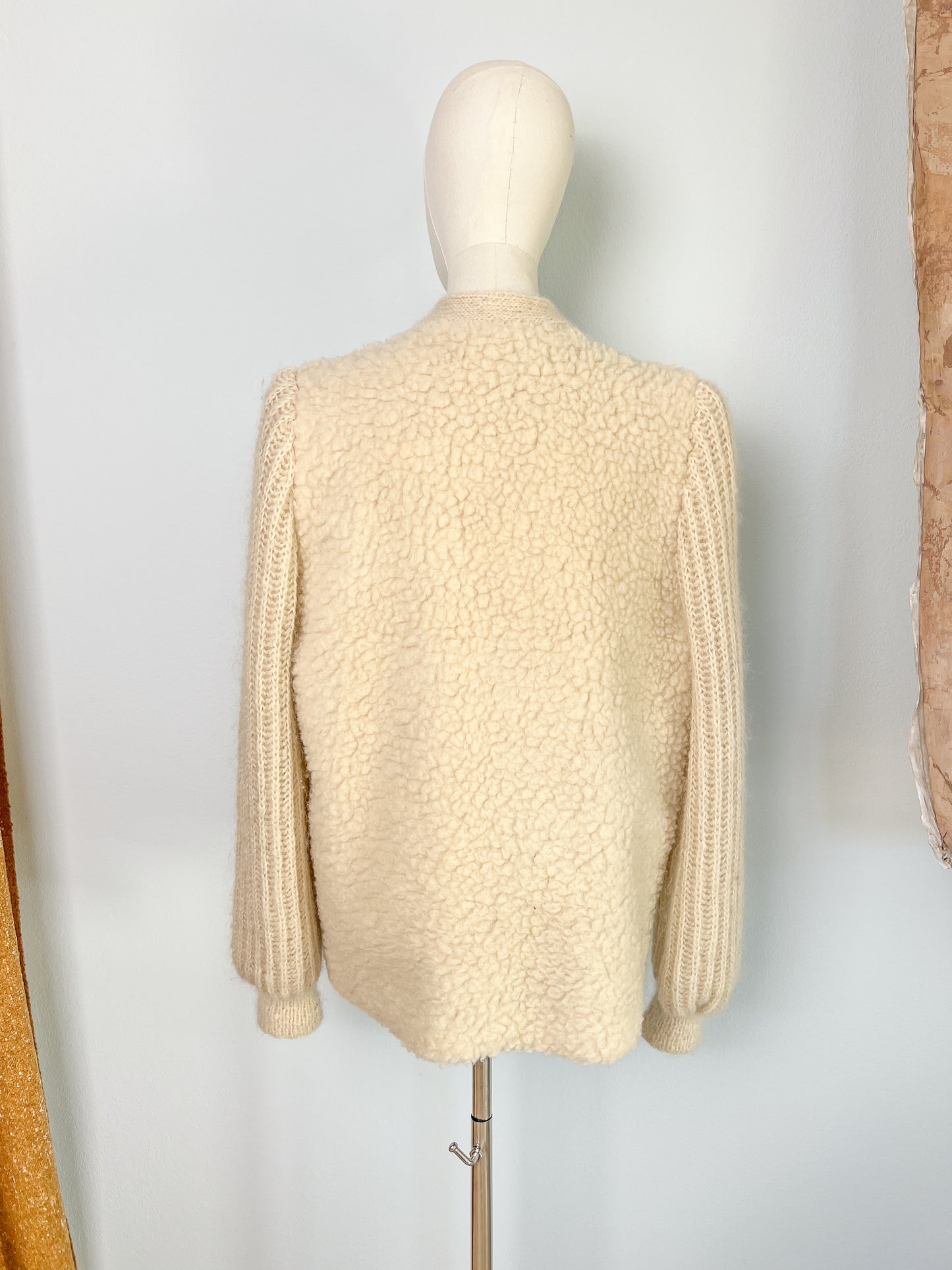 Cardigan in maglia di lana sartoriale con fodera tartan cucito a mano