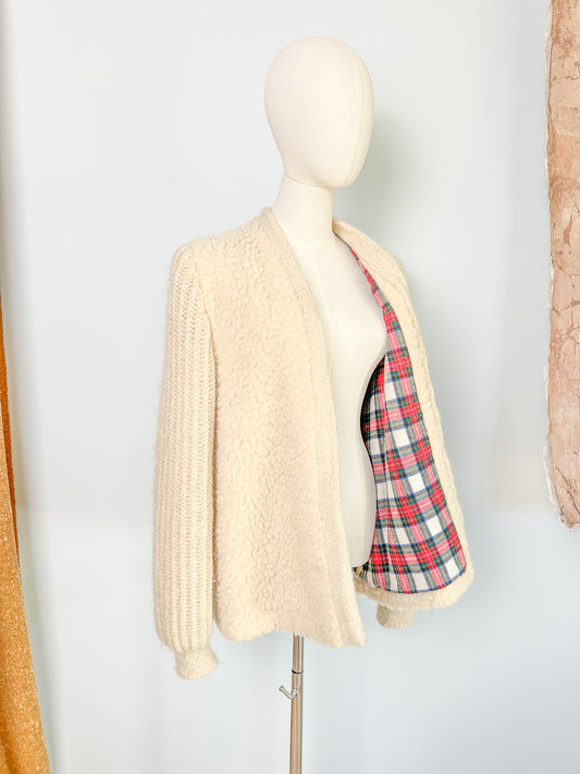Cardigan in maglia di lana sartoriale con fodera tartan cucito a mano