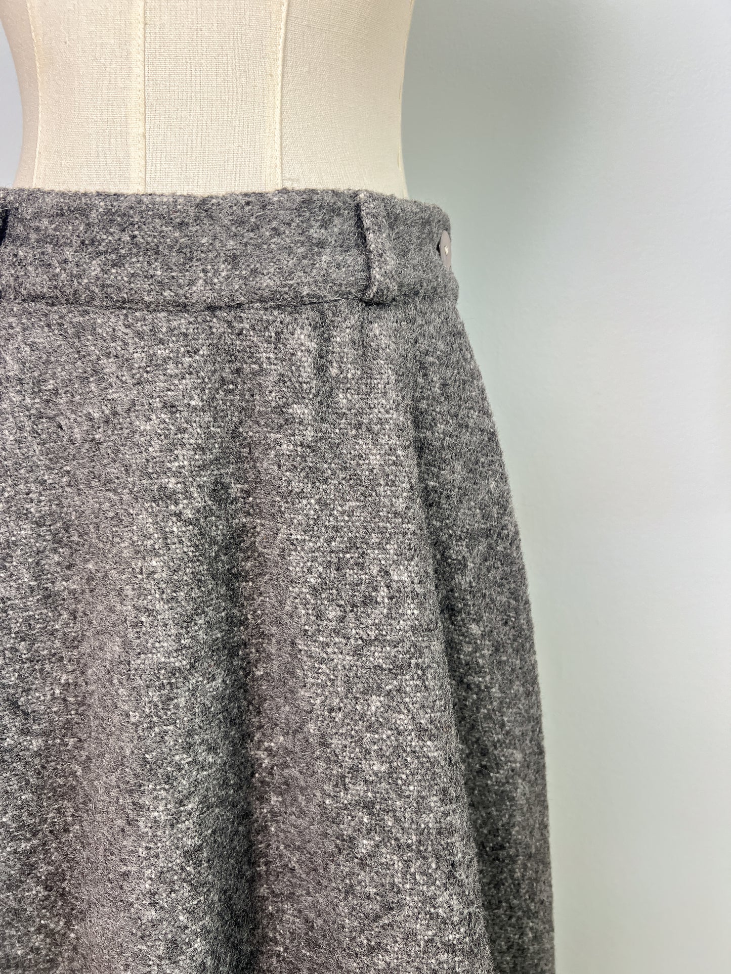 Gonna sartoriale a ruota anni 70 in lana operata con fondo in pelliccia