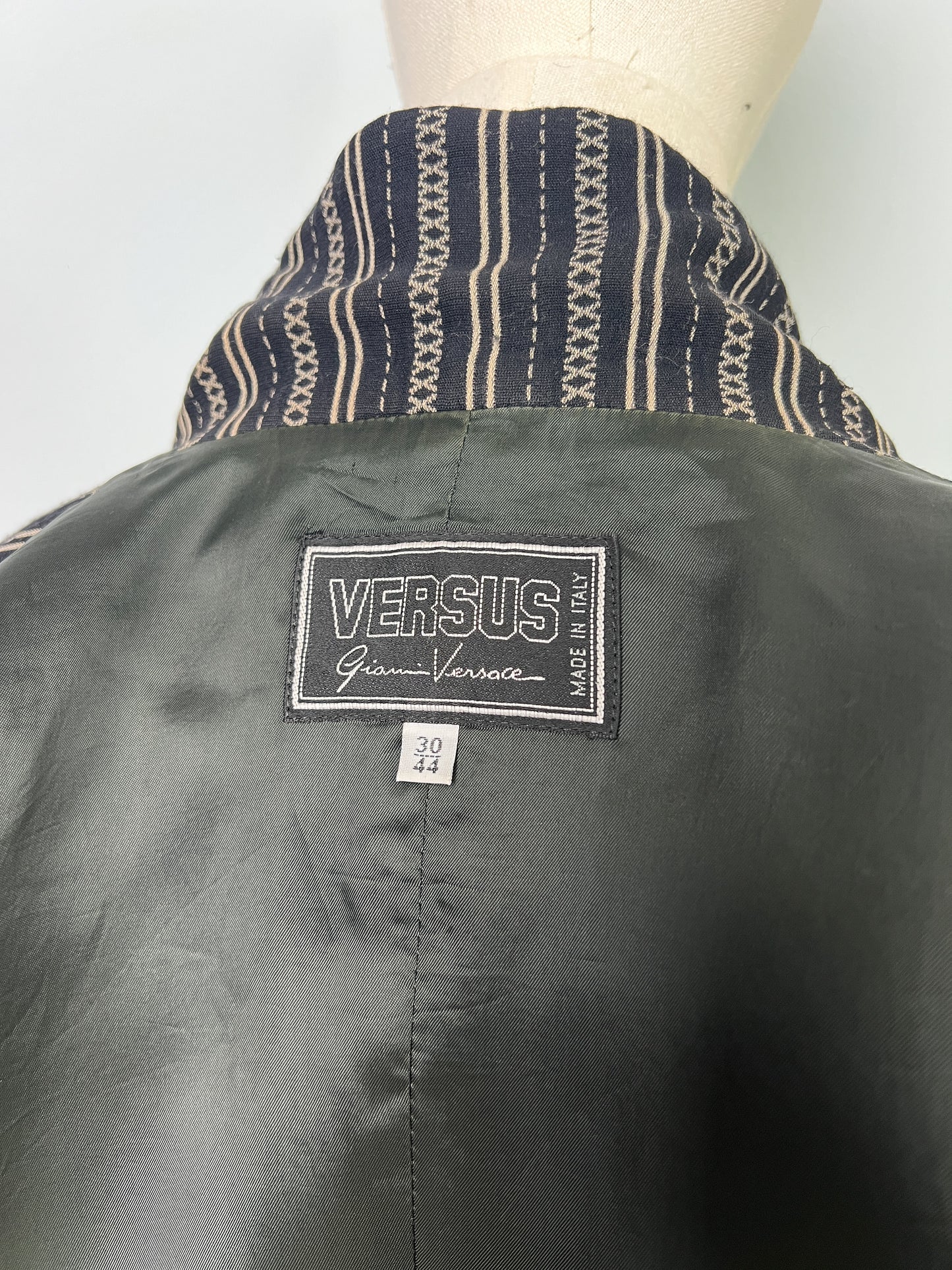 Giacca Versus Gianni Versace doppio petto con bottoni in metallo con leone