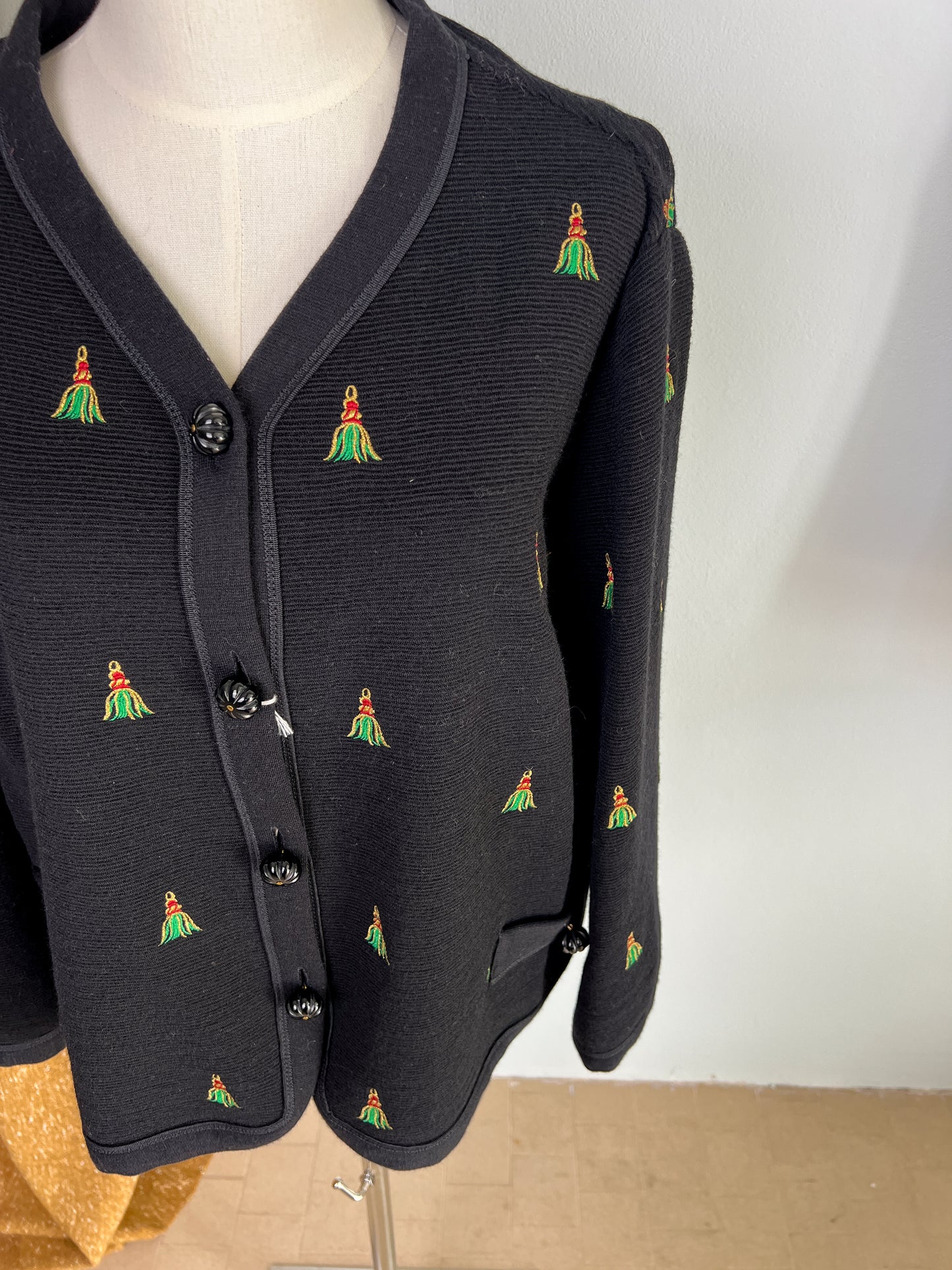 Cardigan in lana con bottoni a caramella