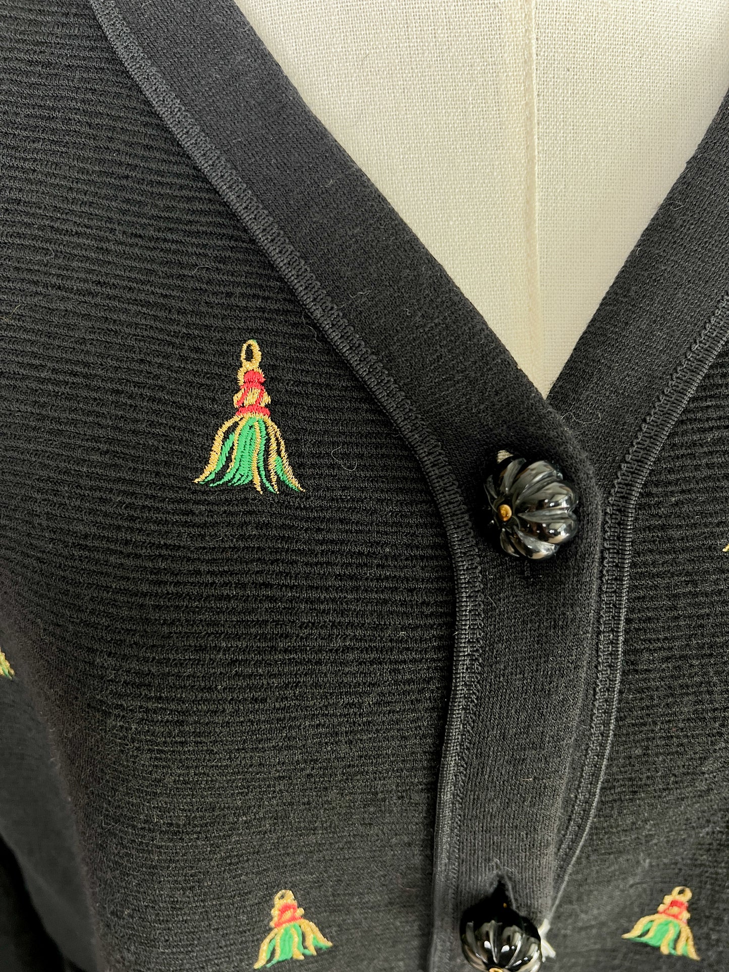 Cardigan in lana con bottoni a caramella