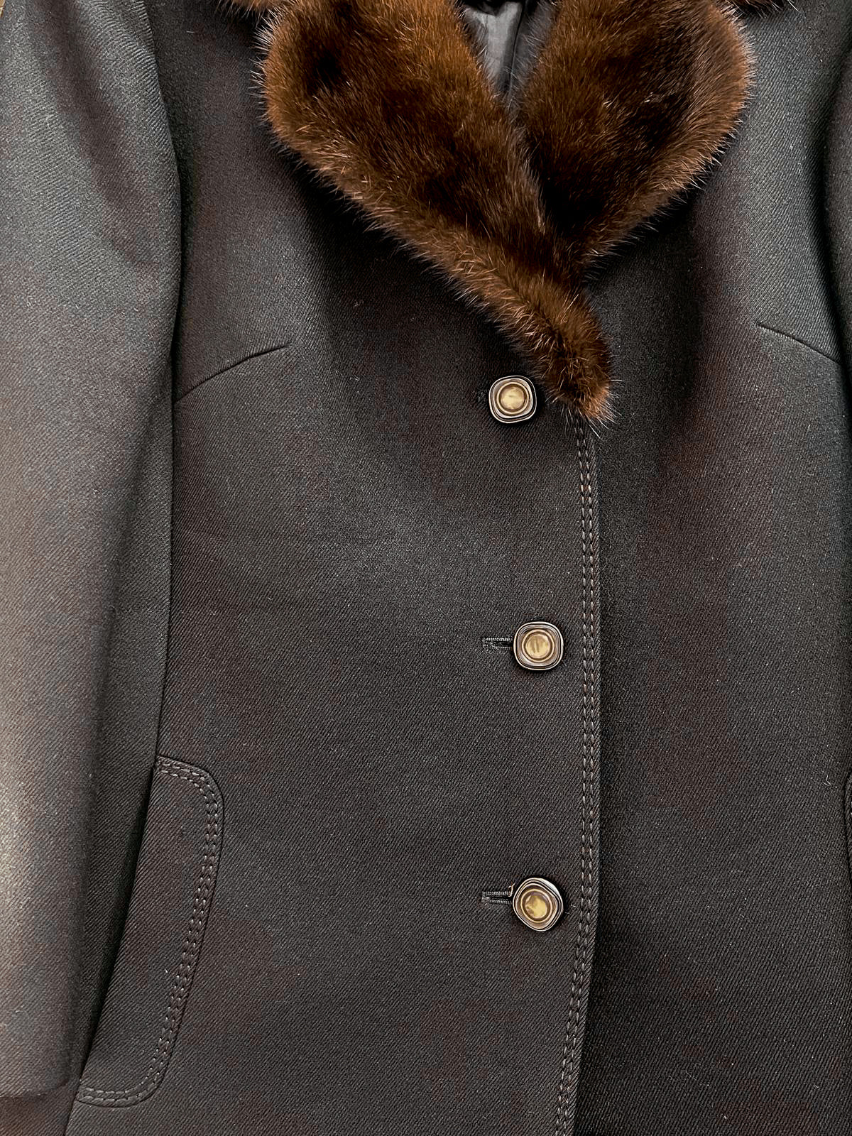 Cappotto in lana con collo in visone
